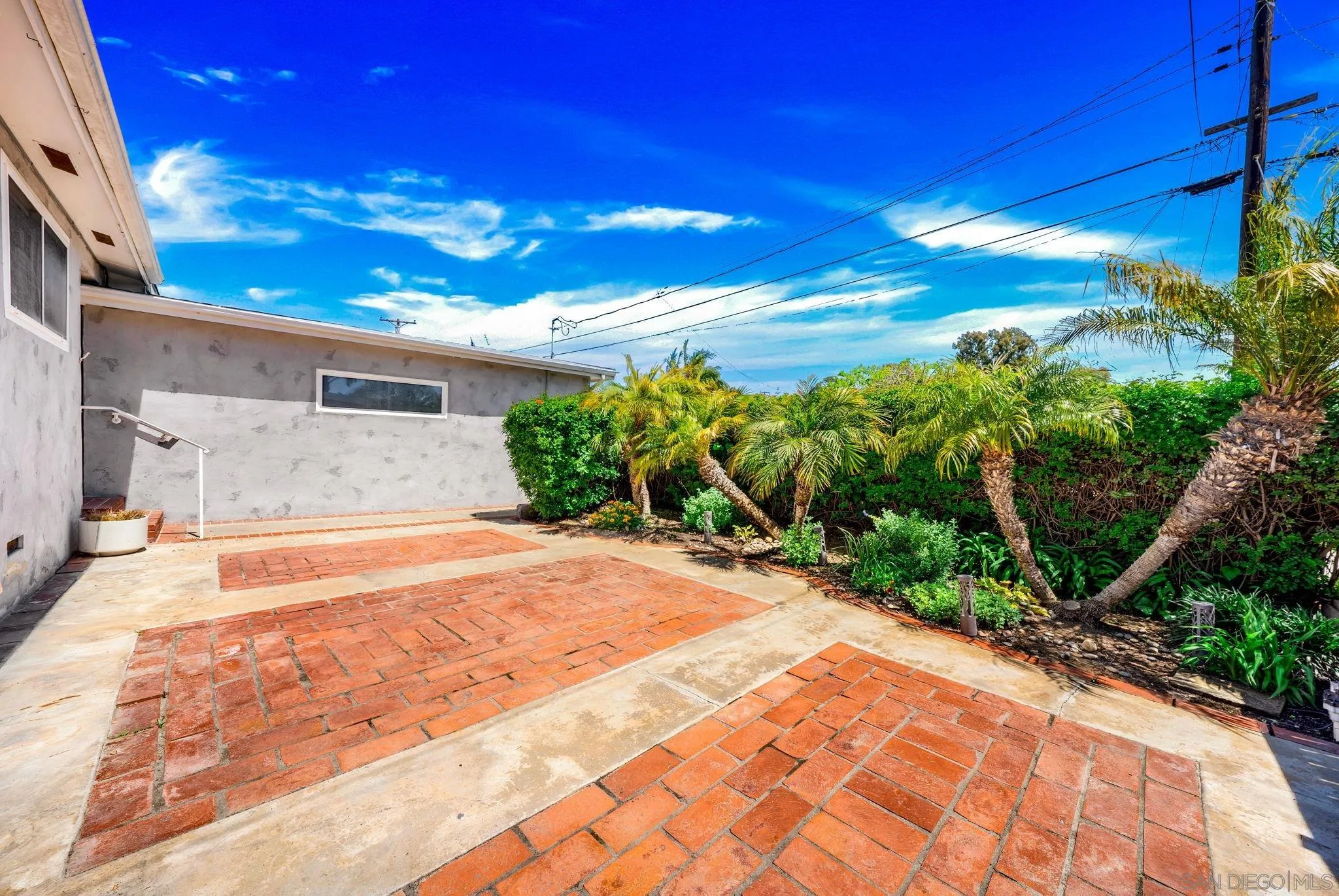 https://cdn.realtyfeed.com/cdn/127/250025447/e62e517913250ea8885595d8c8768c60.webp