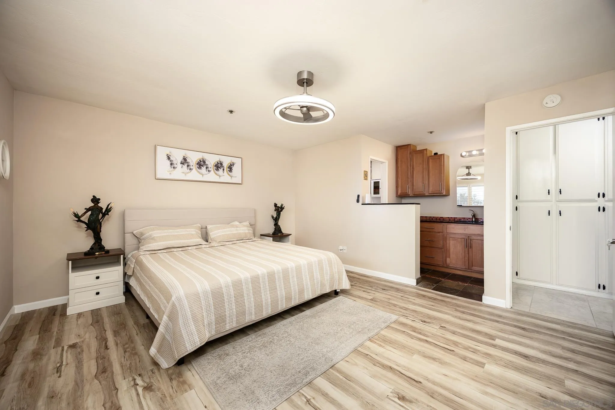 https://cdn.realtyfeed.com/cdn/127/250025450/4bca7a91703067ee55fefa34ff343939.webp