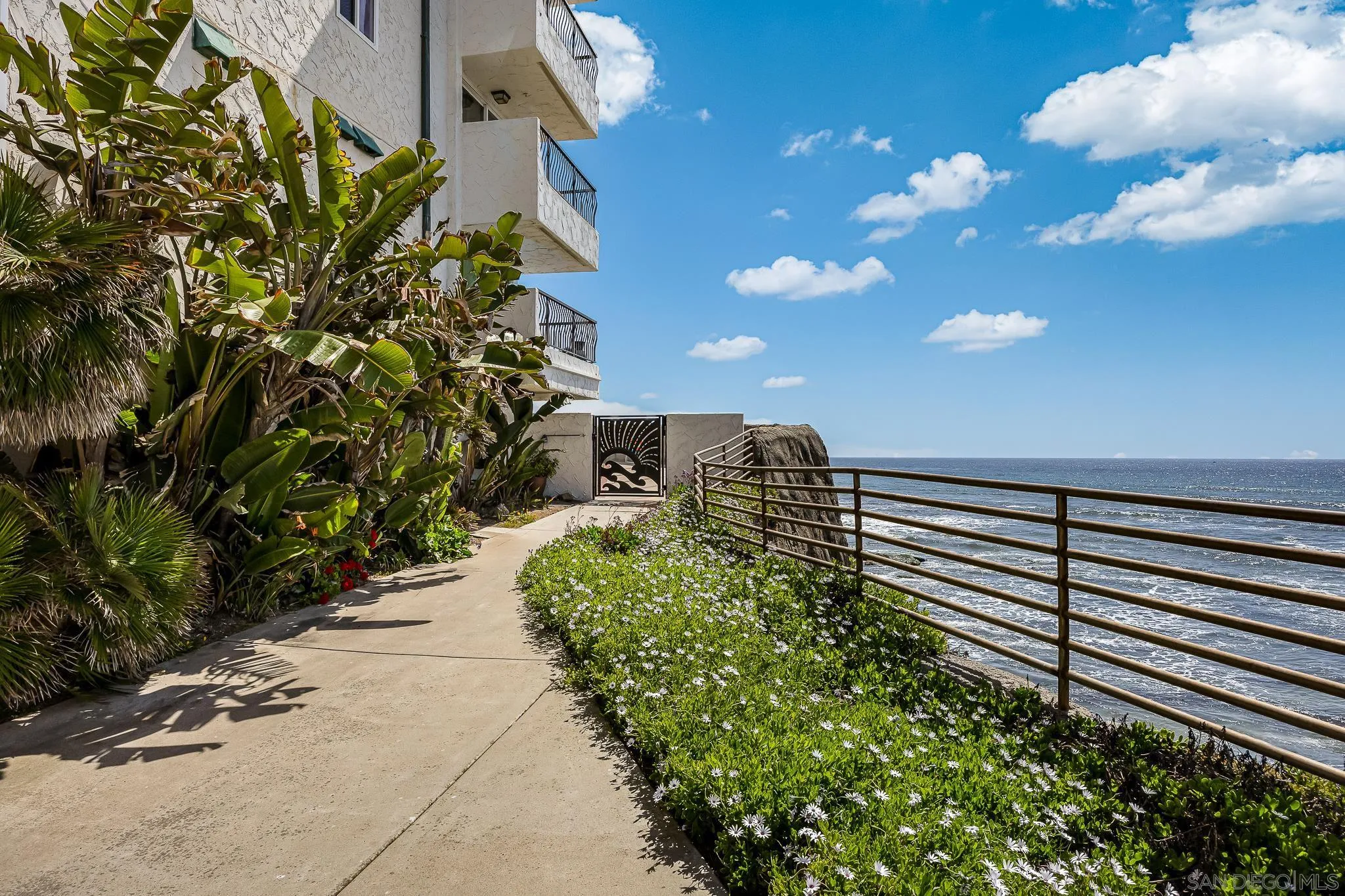 https://cdn.realtyfeed.com/cdn/127/250025450/6ec9fbc69512f01942b11fb03188ab44.webp