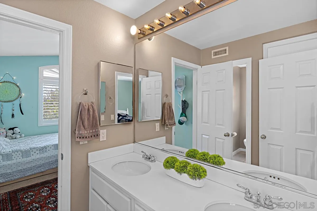 https://cdn.realtyfeed.com/cdn/127/250025462/20ca4976b1ad017e83d48f4c5476214a.webp