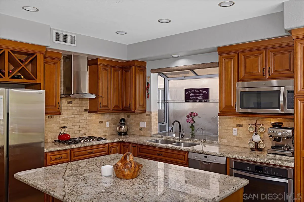 https://cdn.realtyfeed.com/cdn/127/250025462/f04447b4d17ced72b0dee84f5e9d4997.webp
