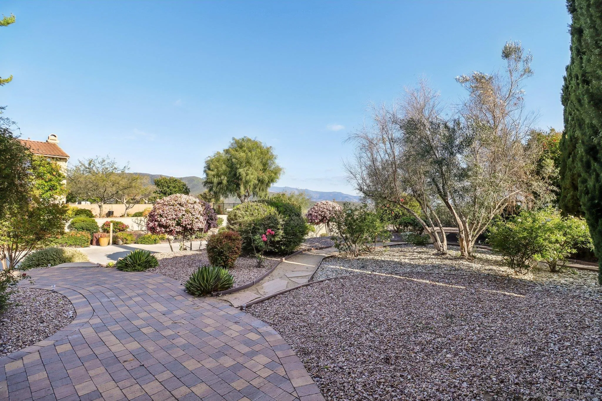 https://cdn.realtyfeed.com/cdn/127/250025477/70666df826f669af171dc39a424e3df1.webp
