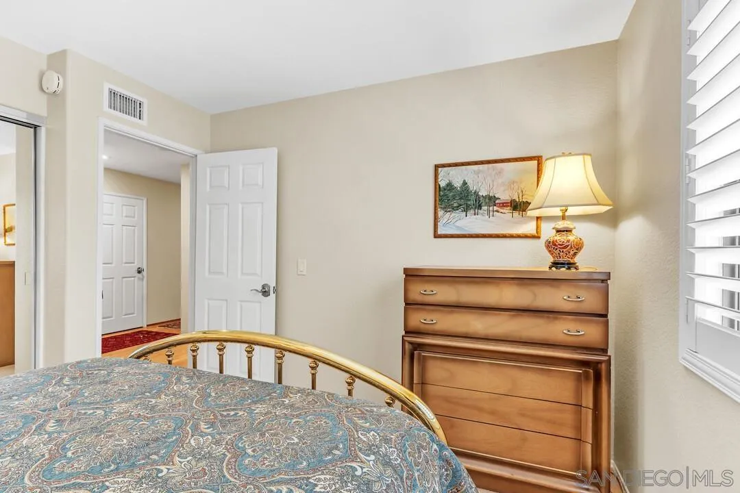 https://cdn.realtyfeed.com/cdn/127/250025517/cf8a6388c63f7a65f50f6f22de19b7f6.webp