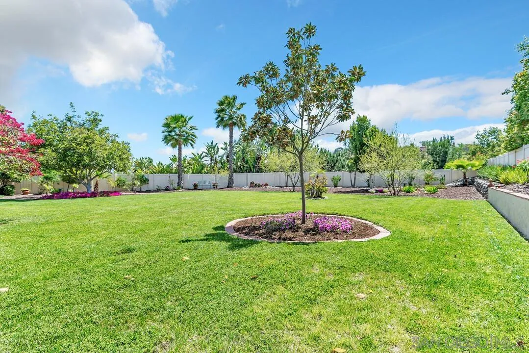 https://cdn.realtyfeed.com/cdn/127/250025517/f30112cde14c465a4e8a8f6916f399c6.webp