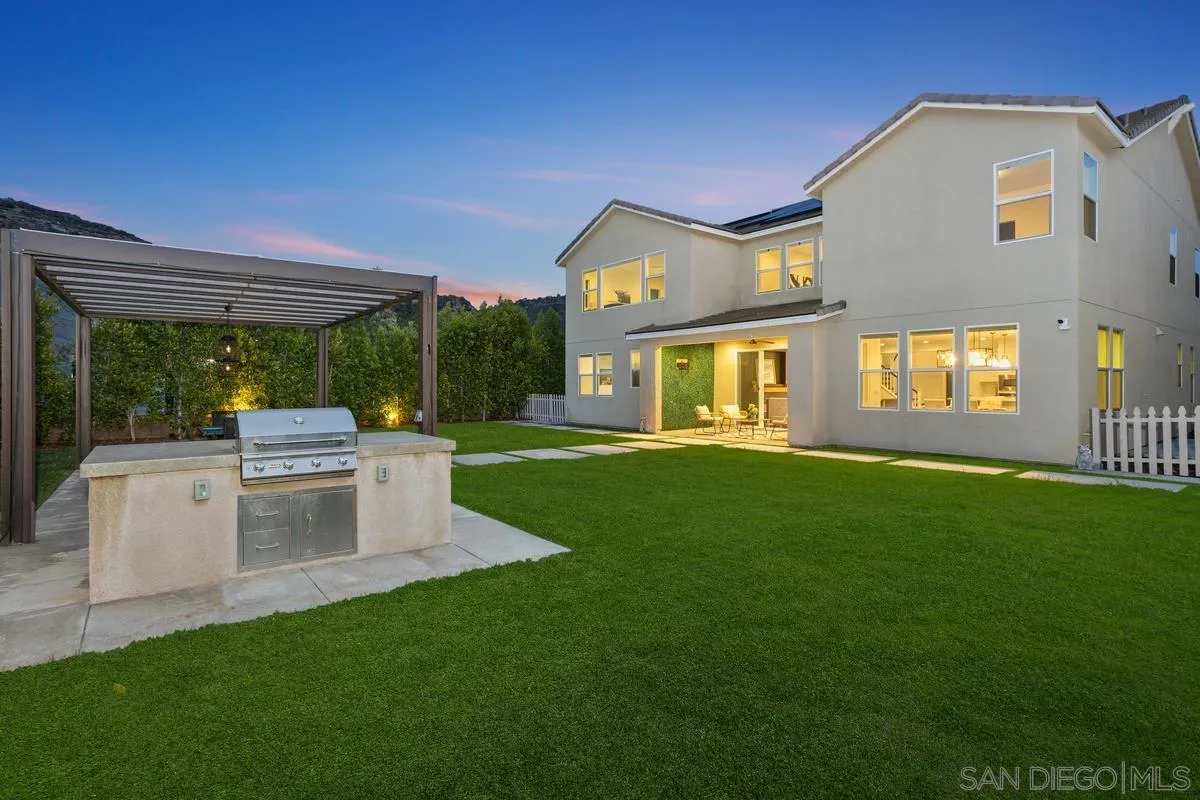 https://cdn.realtyfeed.com/cdn/127/250025526/3b266995bdb4d74a192cb2519e432244.webp