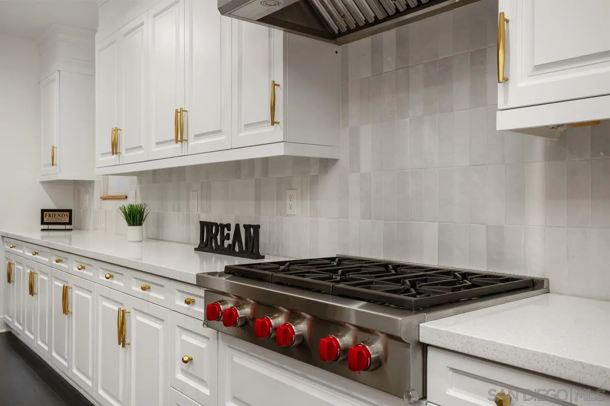 https://cdn.realtyfeed.com/cdn/127/250025526/930211f80aa894c592ed16d61ada4415.webp