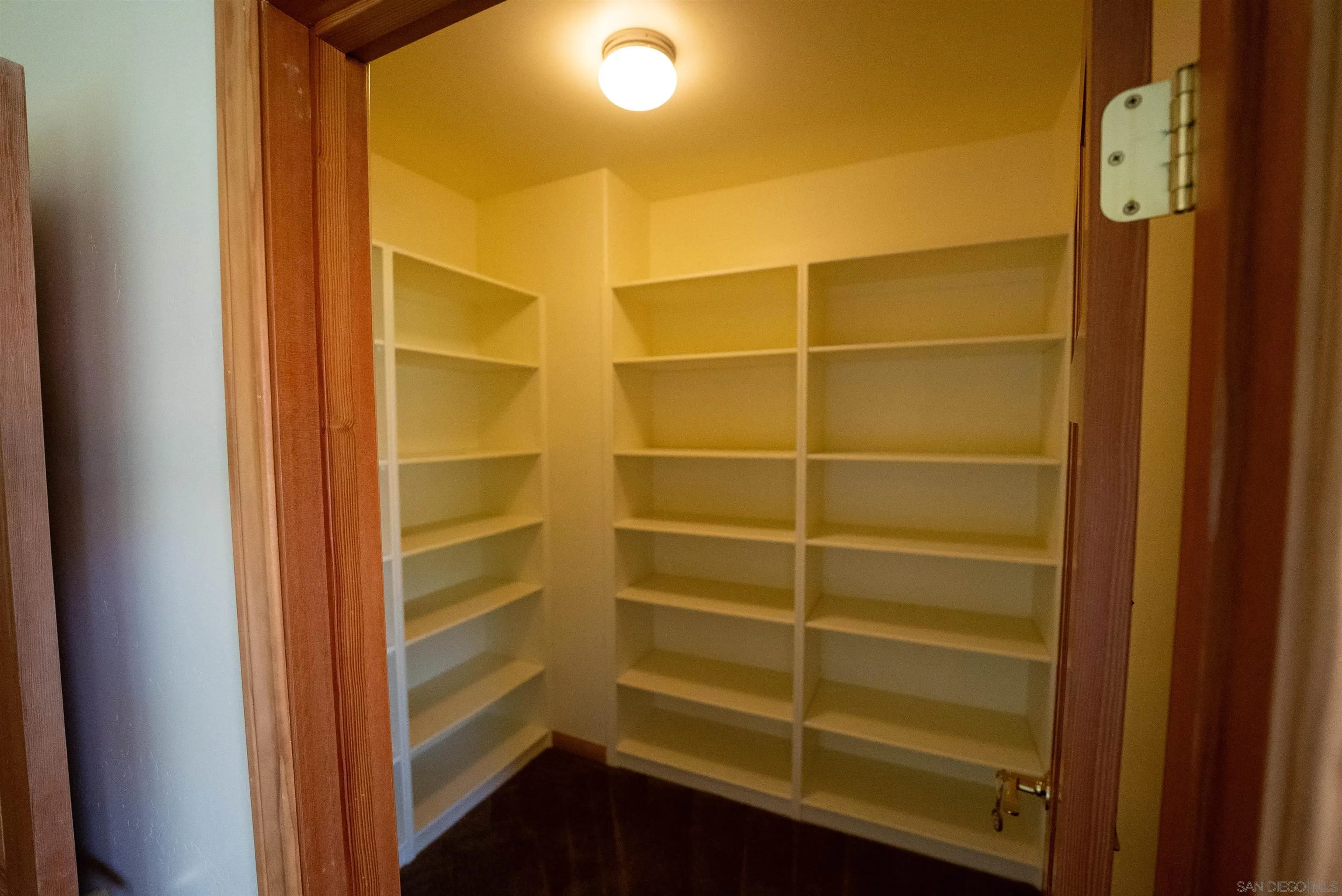 https://cdn.realtyfeed.com/cdn/127/250025543/42850adbcfbd3d6209132f2b41f4cacb.webp
