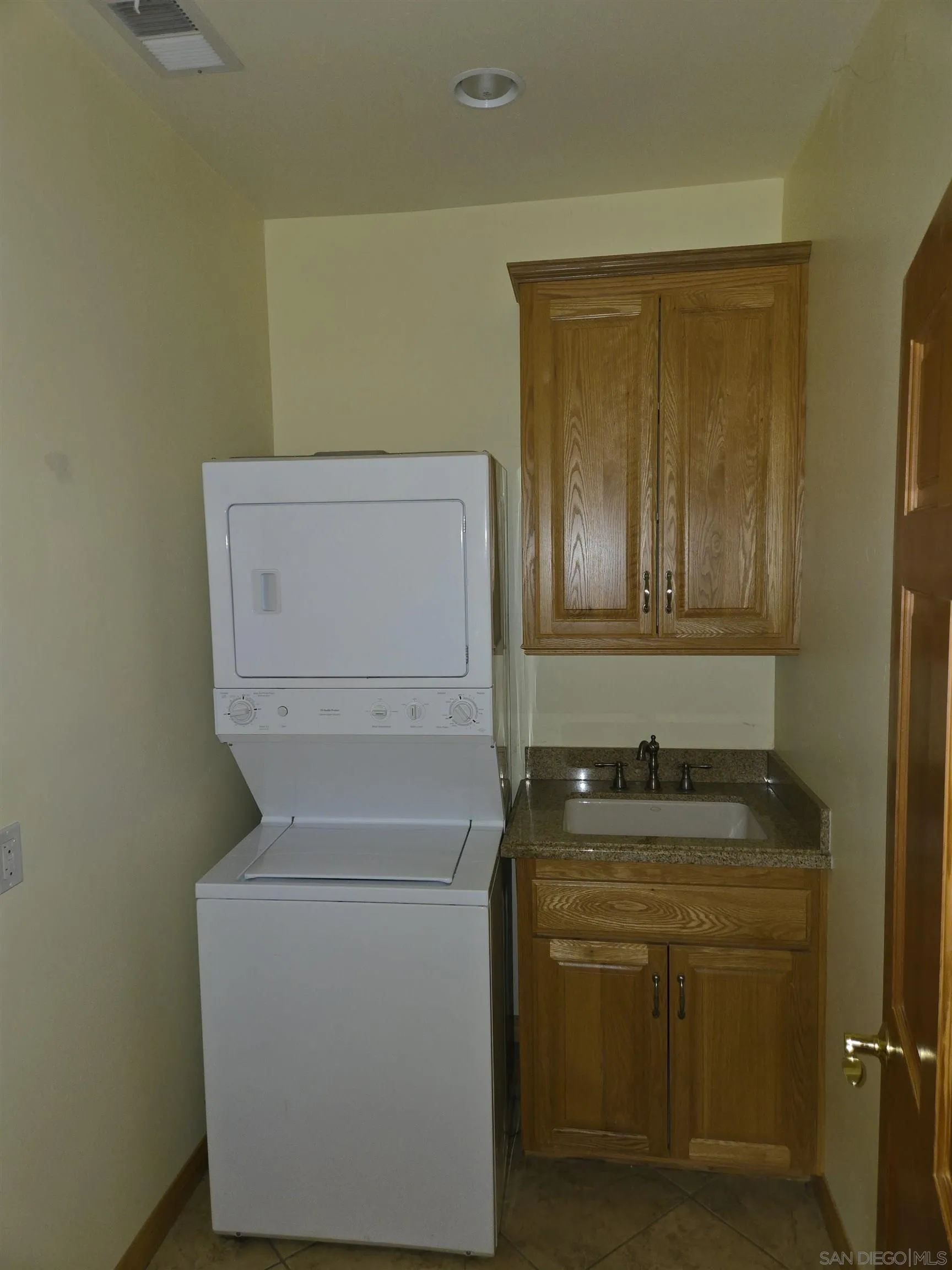 https://cdn.realtyfeed.com/cdn/127/250025543/870055cdcea344f902008c499967ebf8.webp