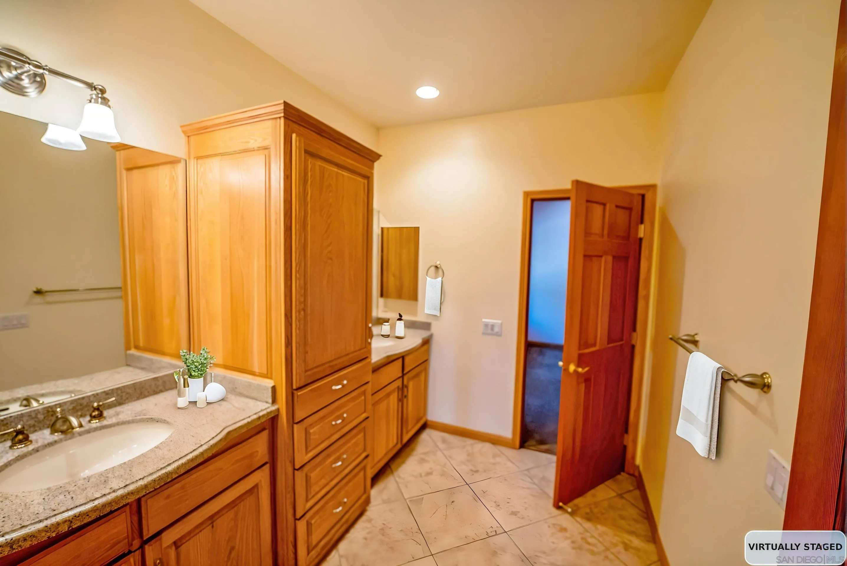 https://cdn.realtyfeed.com/cdn/127/250025543/a2ff608d1419bfba53f8a2696ab9533a.webp
