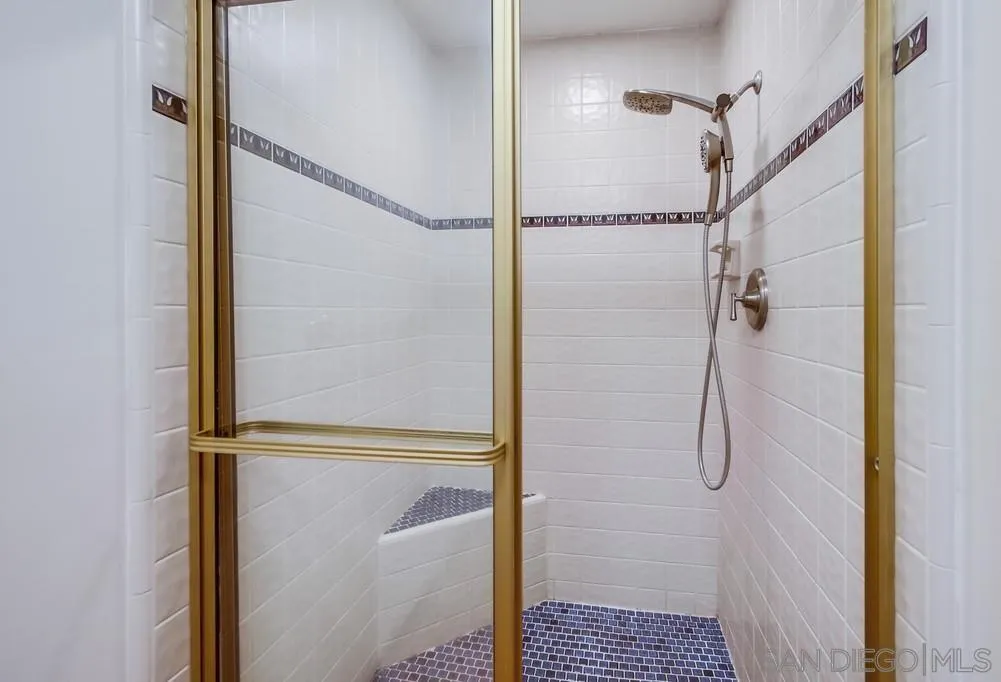 https://cdn.realtyfeed.com/cdn/127/250025550/eeb669f35fe70d2c43b713408c1bb423.webp
