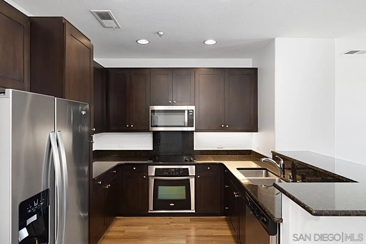 Photo #7: 250025552 Listing: Photo #7