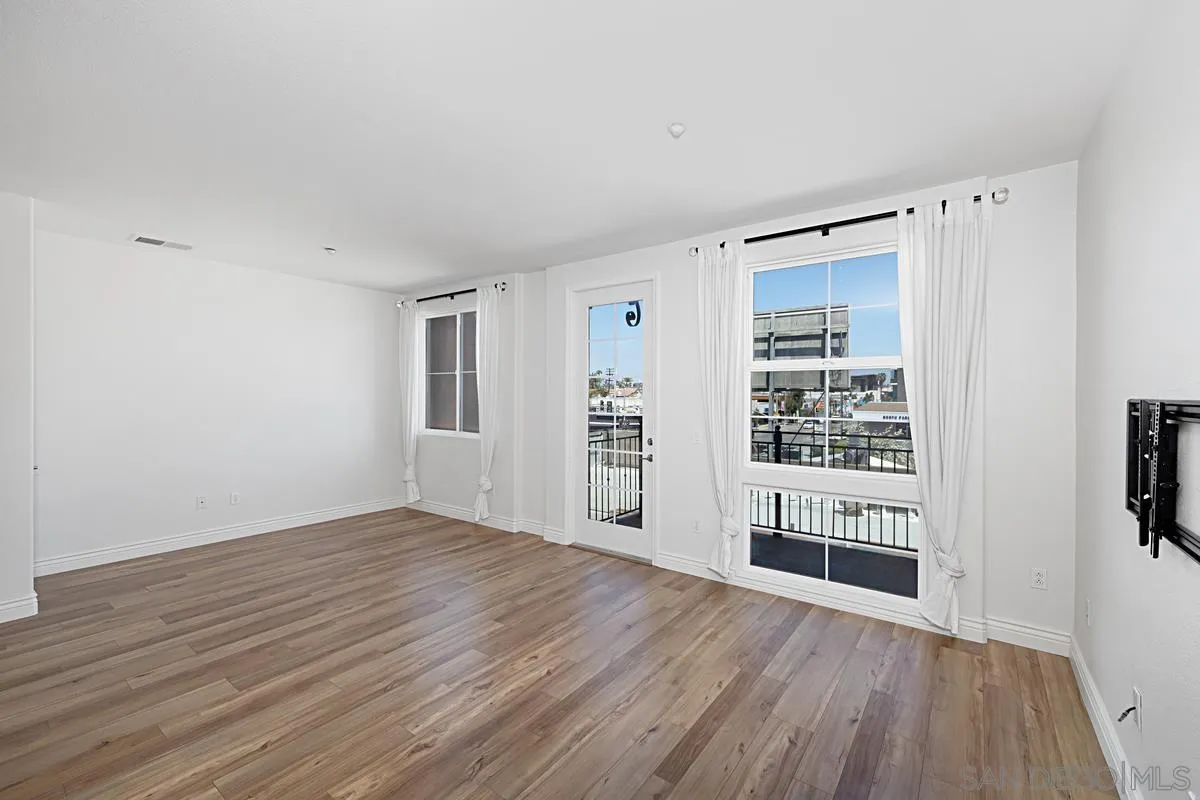 Photo #3: 250025552 Listing 