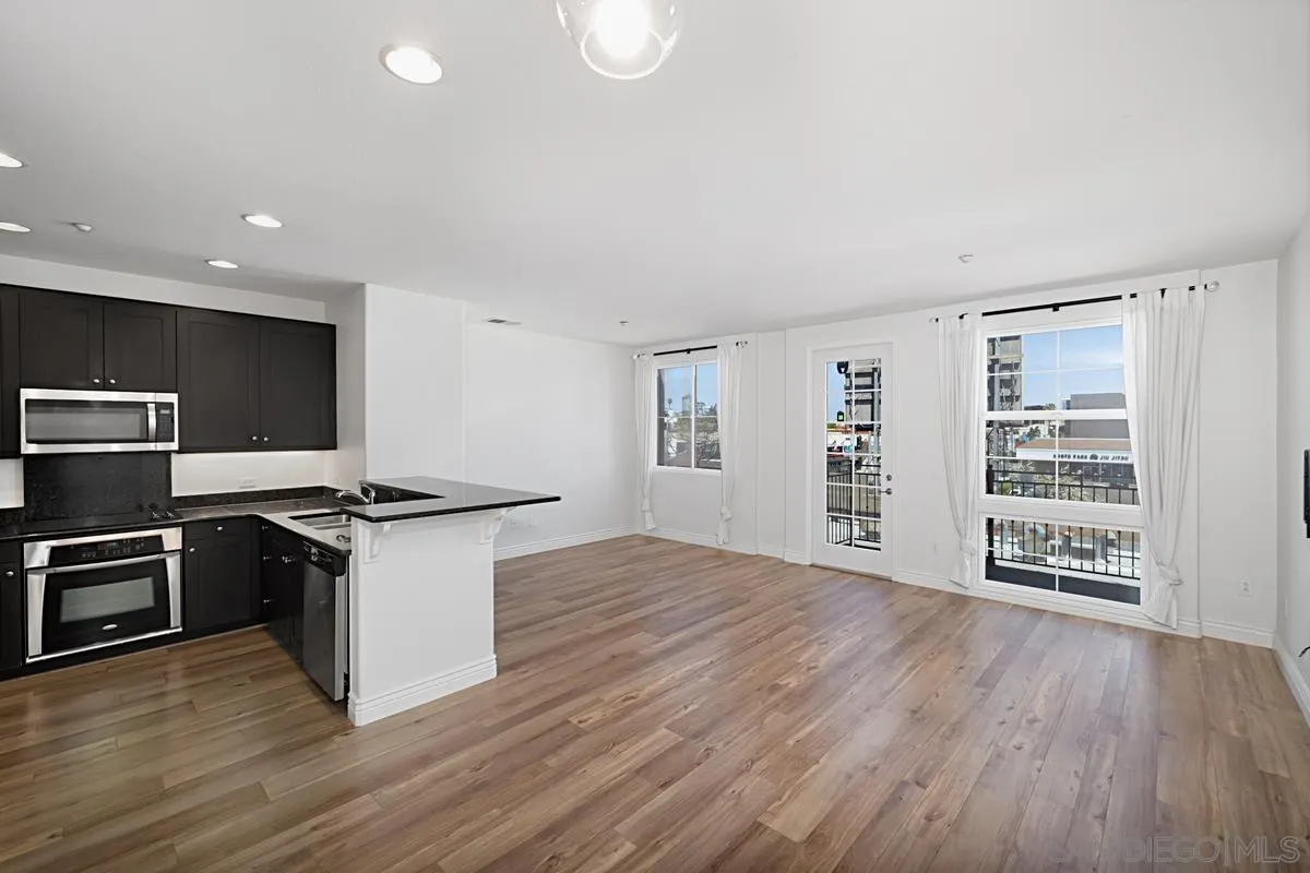 Photo #2: 250025552 Listing 