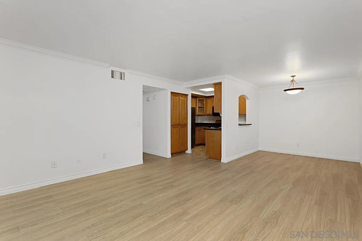 Photo #4: 250025588 Listing 