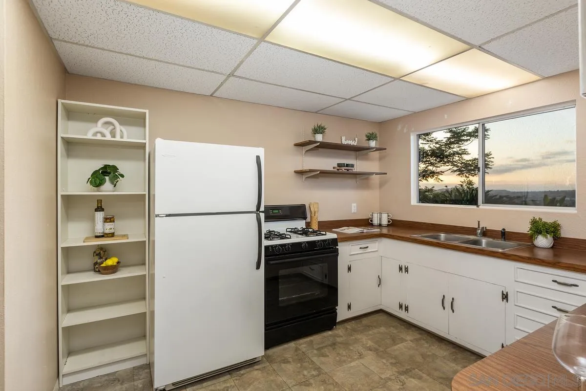 https://cdn.realtyfeed.com/cdn/127/250025592/1c5141eb2d8b30471abf36d66f9ee2a6.webp