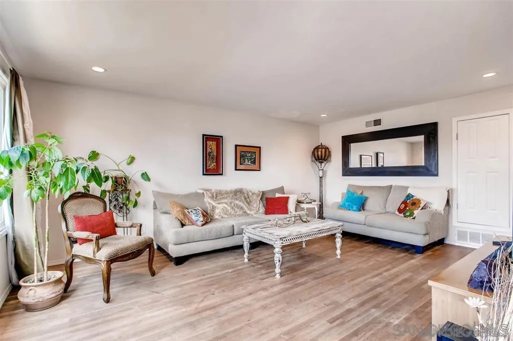 https://cdn.realtyfeed.com/cdn/127/250025621/212d6c4122908fdcce686da5dcd69533.webp