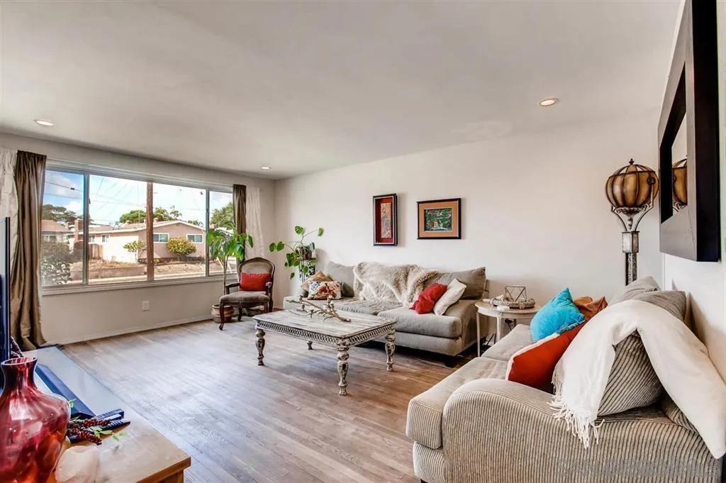 https://cdn.realtyfeed.com/cdn/127/250025621/656a07ee9099fa0ddb863c36b4b2fd33.webp