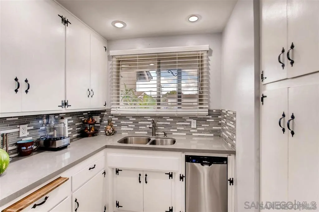 https://cdn.realtyfeed.com/cdn/127/250025621/a44b0067181c0cf64f949a81e442e699.webp
