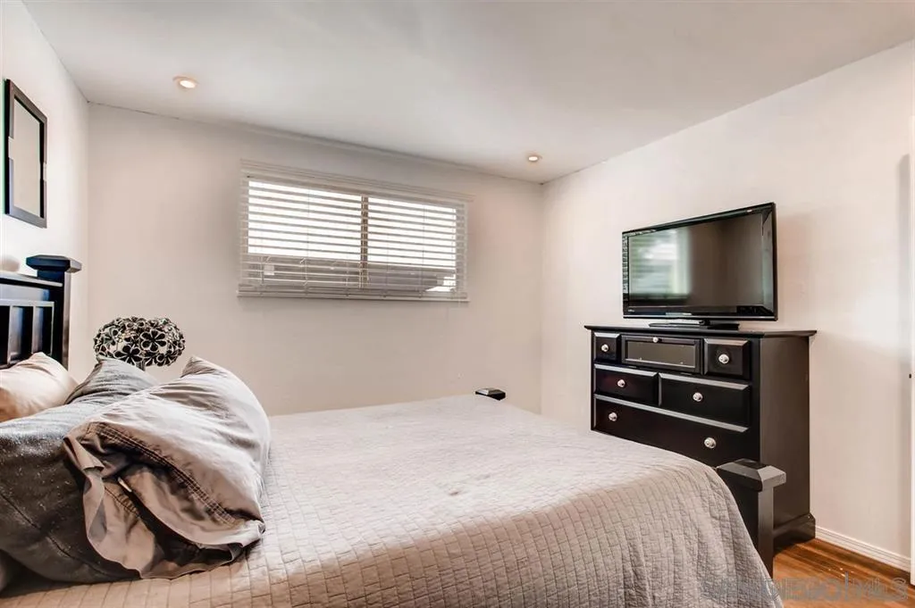 https://cdn.realtyfeed.com/cdn/127/250025621/eb4ca8aceb15832b26559ab688017b86.webp