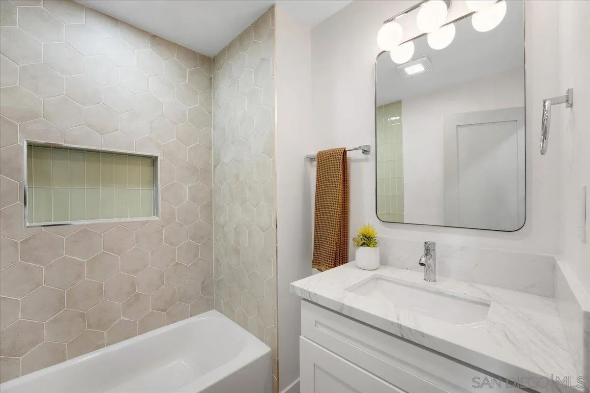 https://cdn.realtyfeed.com/cdn/127/250025681/180c446634689b5a54004eca8ccf3b1d.webp
