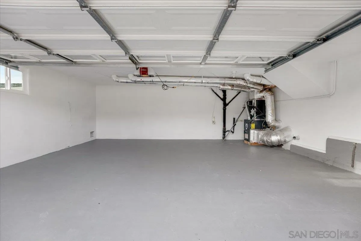 https://cdn.realtyfeed.com/cdn/127/250025681/7fdbdfa04a16105b723f455b9708f392.webp