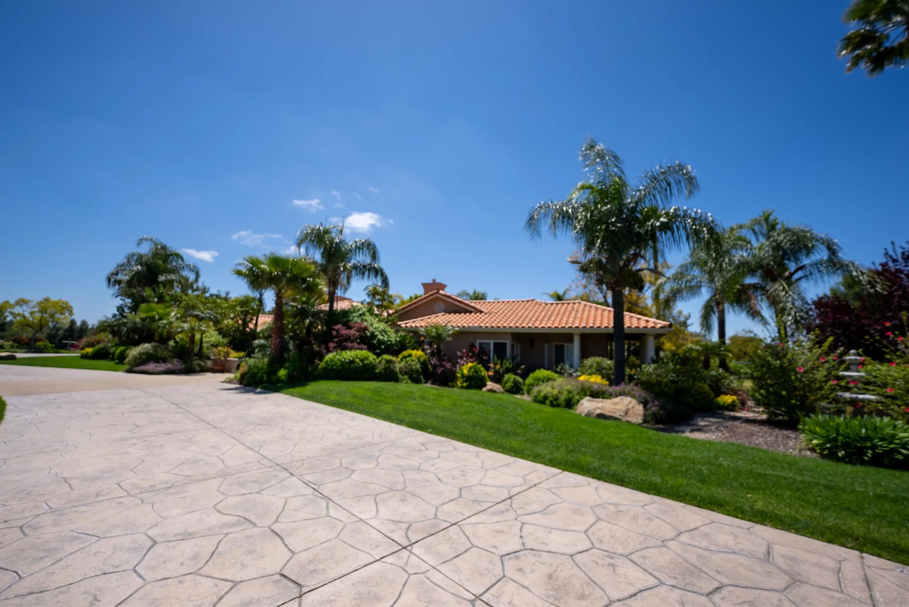 https://cdn.realtyfeed.com/cdn/127/250025729/4f2af76c896e7c65533b082f1215db29.webp