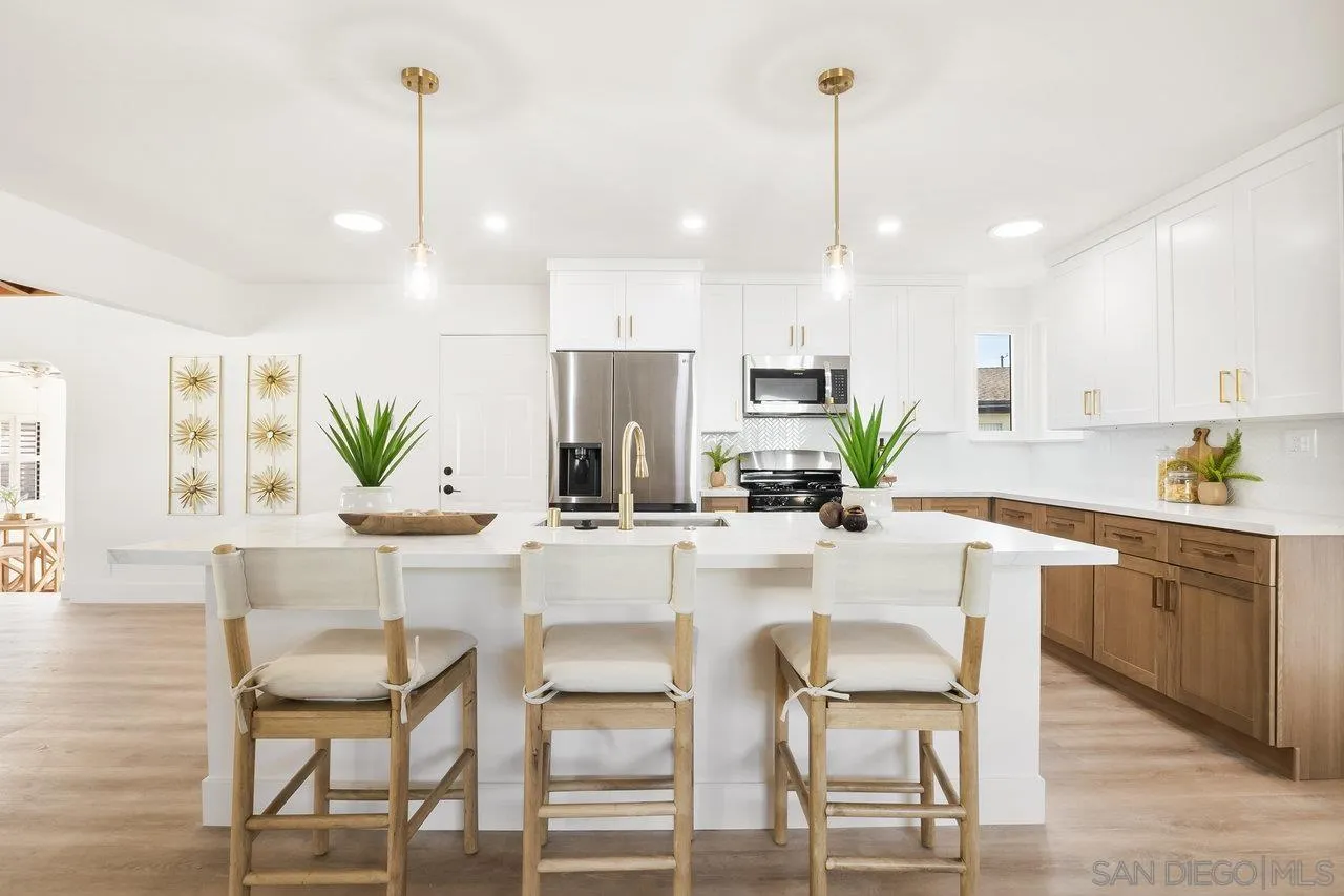 https://cdn.realtyfeed.com/cdn/127/250025765/61c4f23d77f336e87f1e590a0b05fb4a.webp