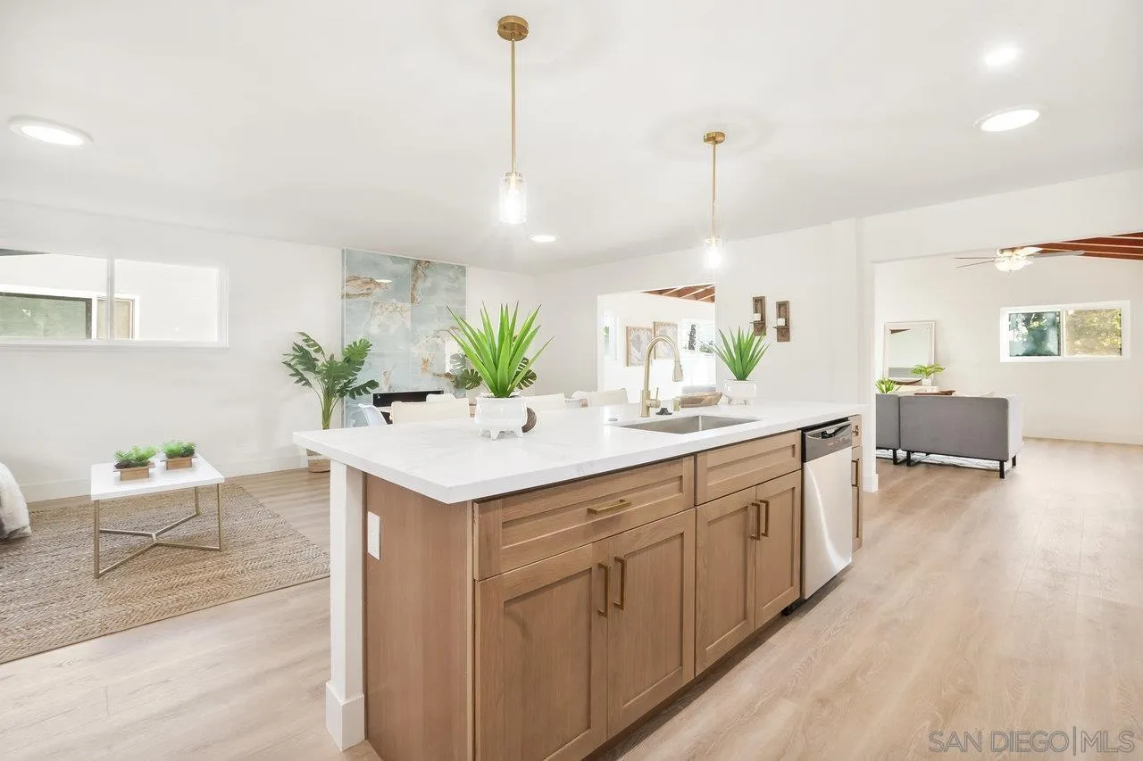 https://cdn.realtyfeed.com/cdn/127/250025765/beb3e1b9ad6de2bbb070a089e922034b.webp
