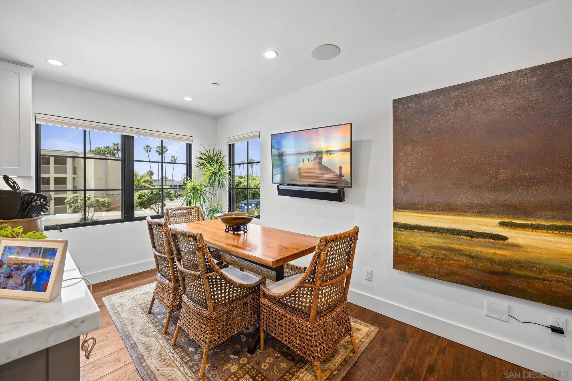 https://cdn.realtyfeed.com/cdn/127/250025767/906bcc2da36bd0740c78677f669dc7c0.webp