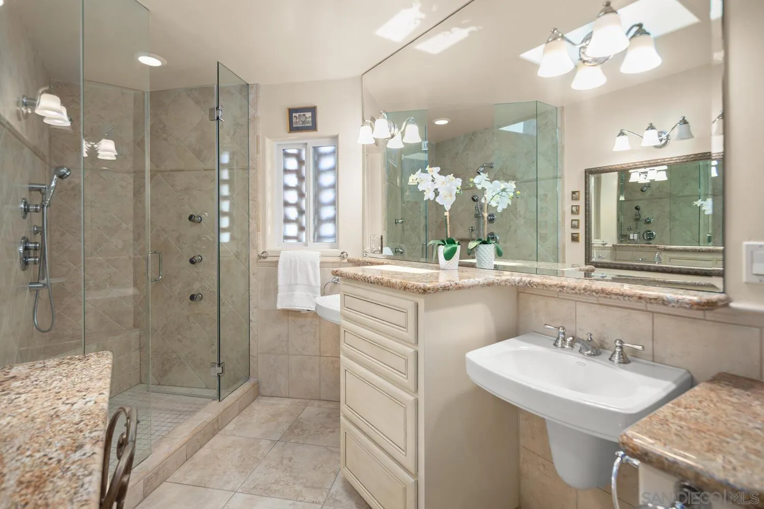 https://cdn.realtyfeed.com/cdn/127/250025782/18a8bbdc618a99ba4e521303f894e3b0.webp