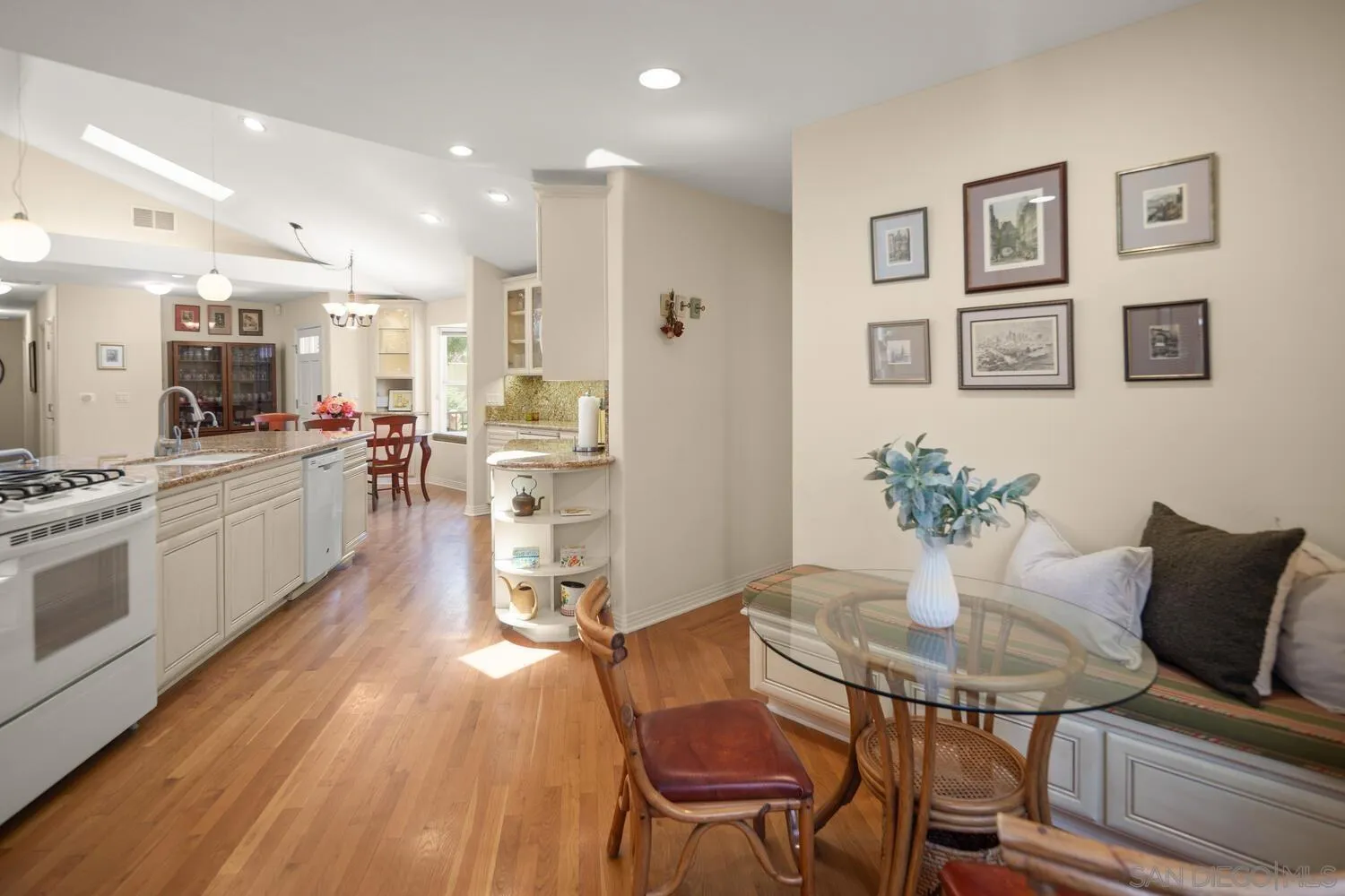 https://cdn.realtyfeed.com/cdn/127/250025782/567ce7aac271089065ac0cfba81171a5.webp
