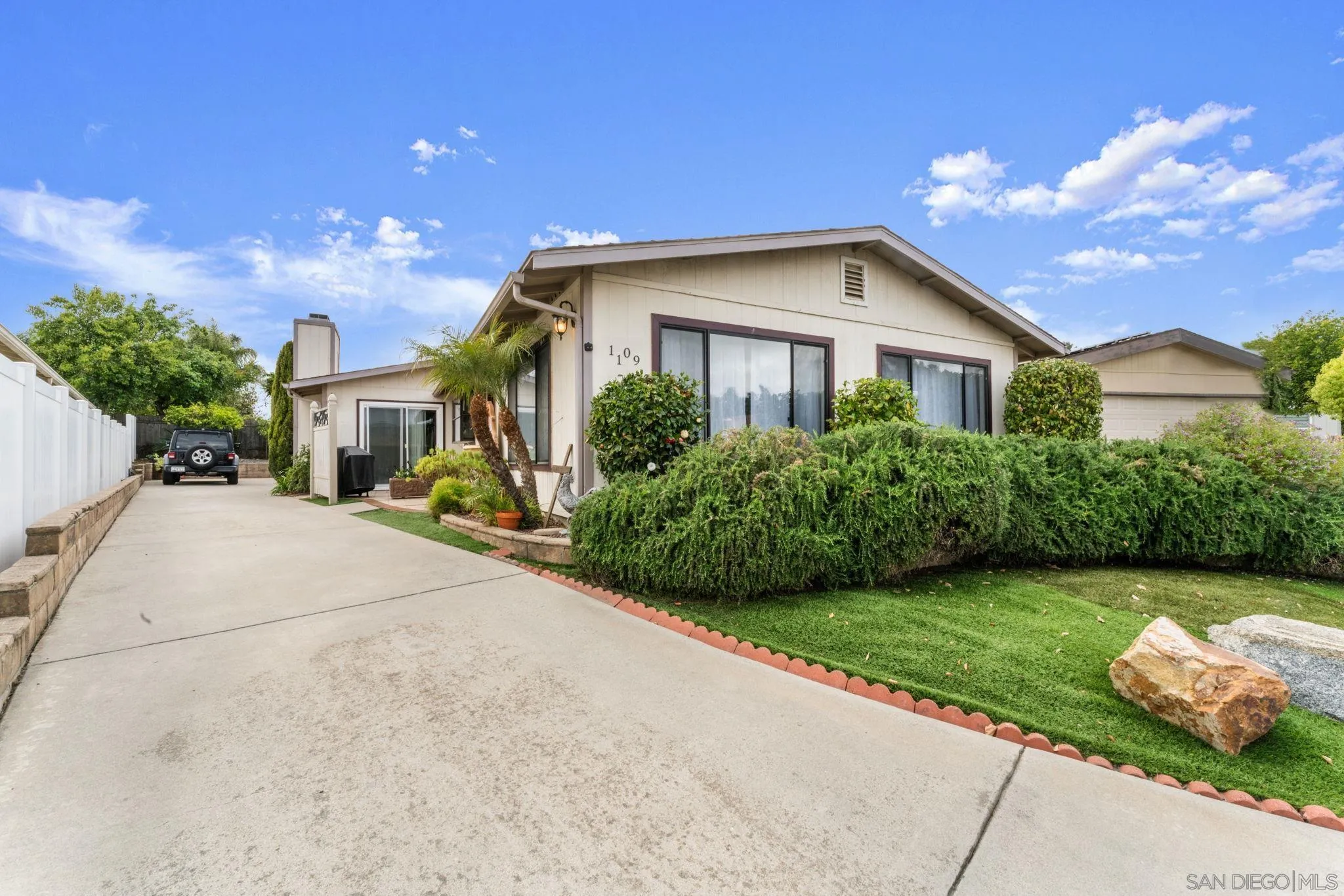 https://cdn.realtyfeed.com/cdn/127/250025783/077293c08a2b6880b4e8fd1468cc338a.webp