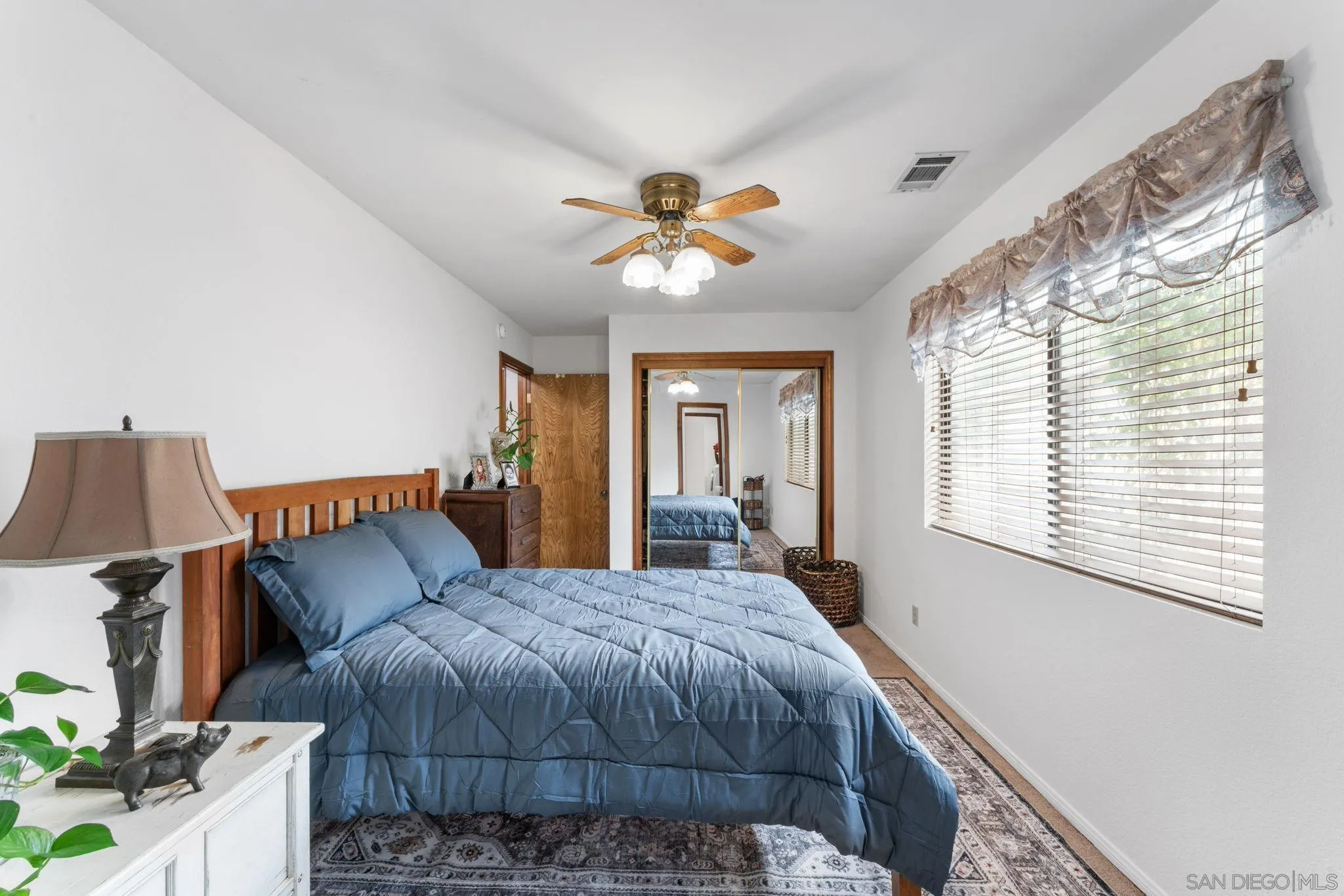 https://cdn.realtyfeed.com/cdn/127/250025783/40c8df4901c4f877a349de755e989644.webp