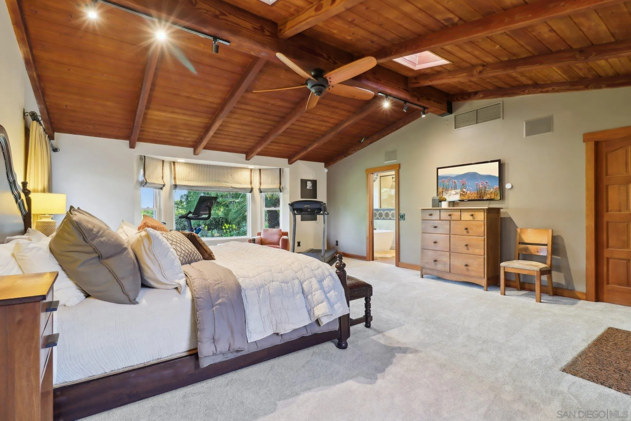 https://cdn.realtyfeed.com/cdn/127/250025786/6264369985836e8c0077e1ede5f8b631.webp