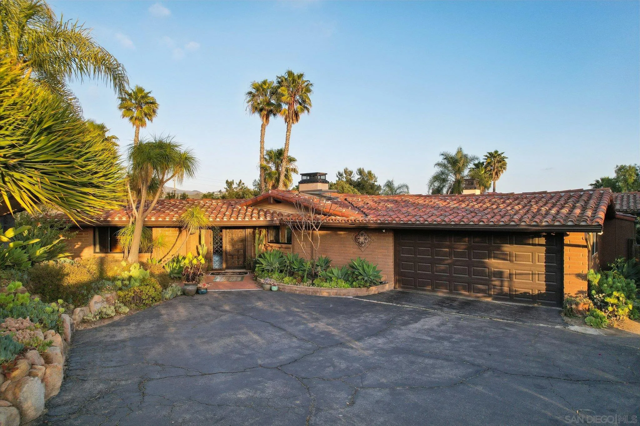 https://cdn.realtyfeed.com/cdn/127/250025786/f23980cf2ab05980d3ffe87aa8406246.webp