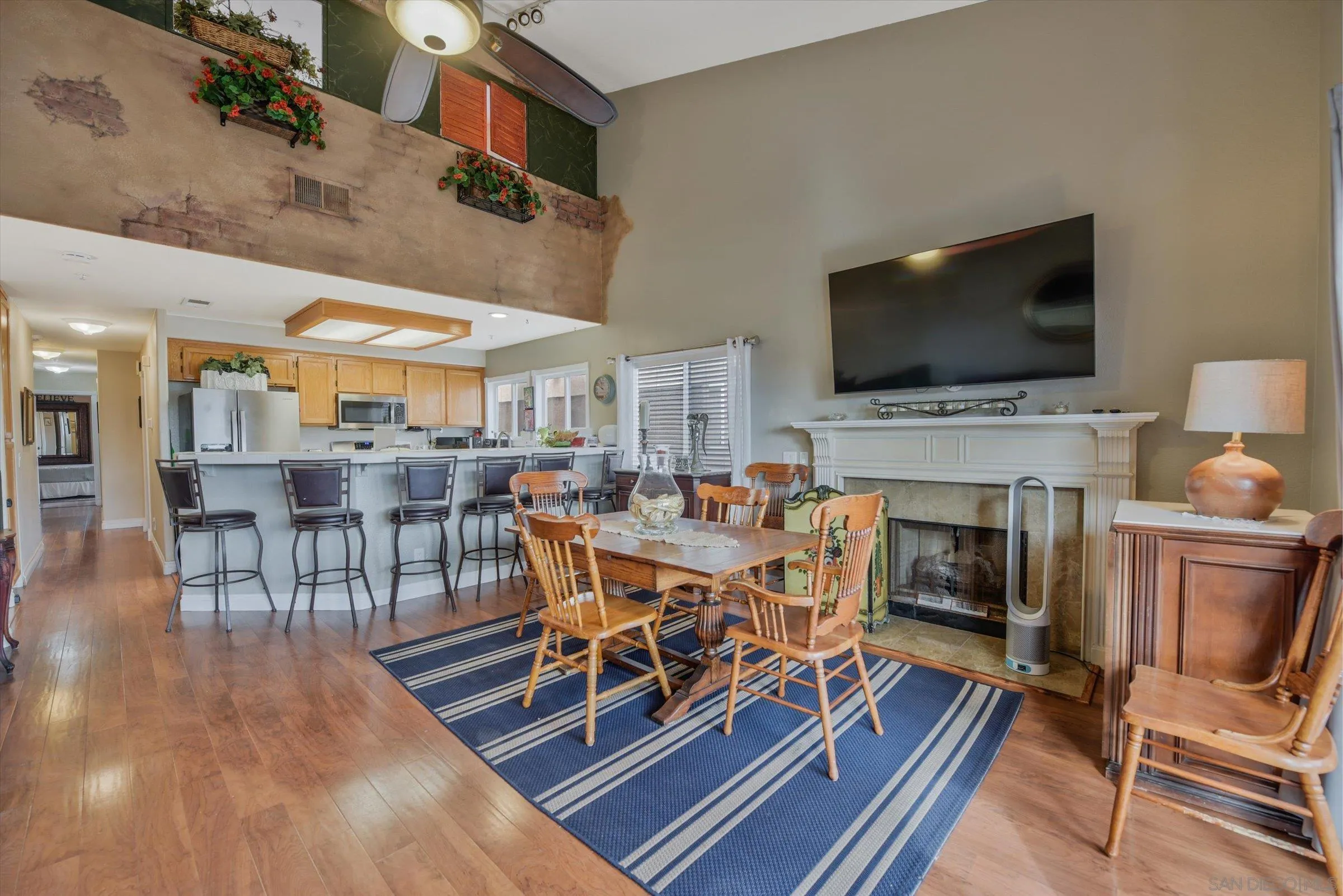 Photo #3: 250025828 Listing 