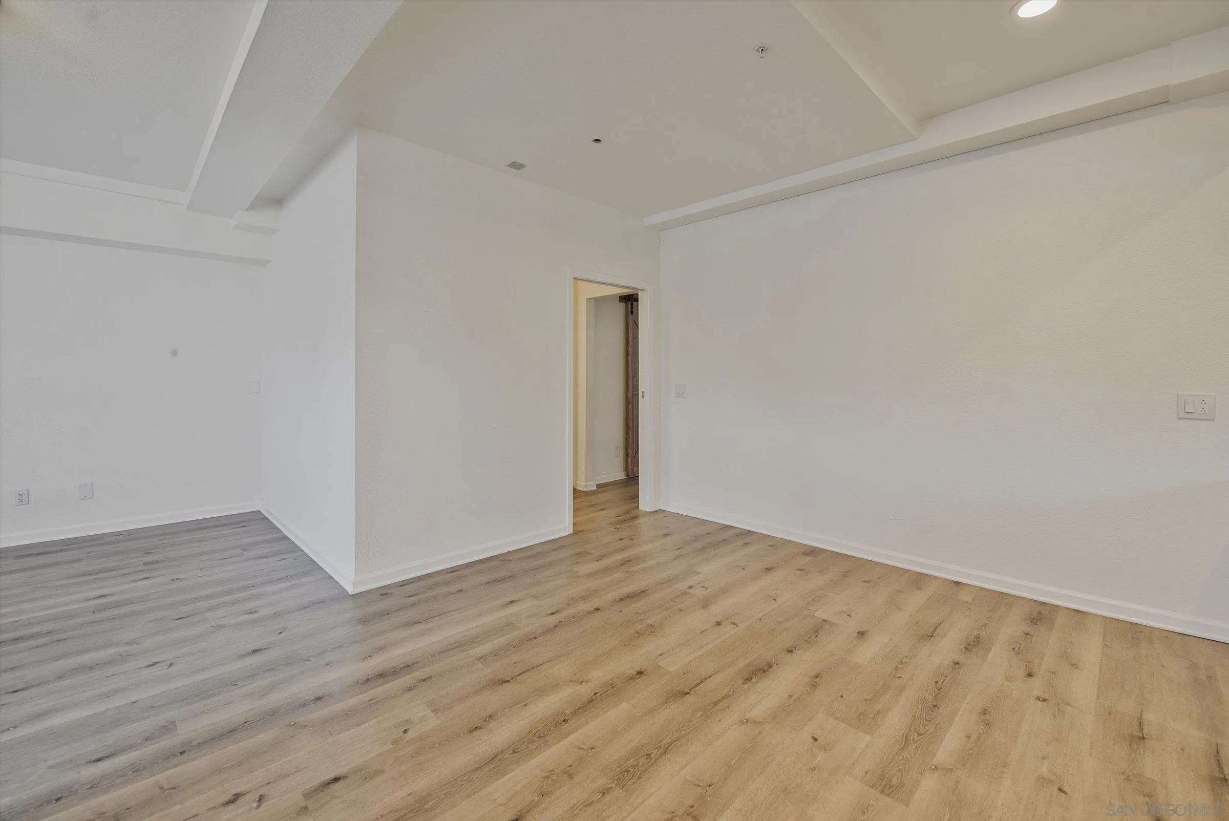 Photo #36: 250025828 Listing: Photo #36