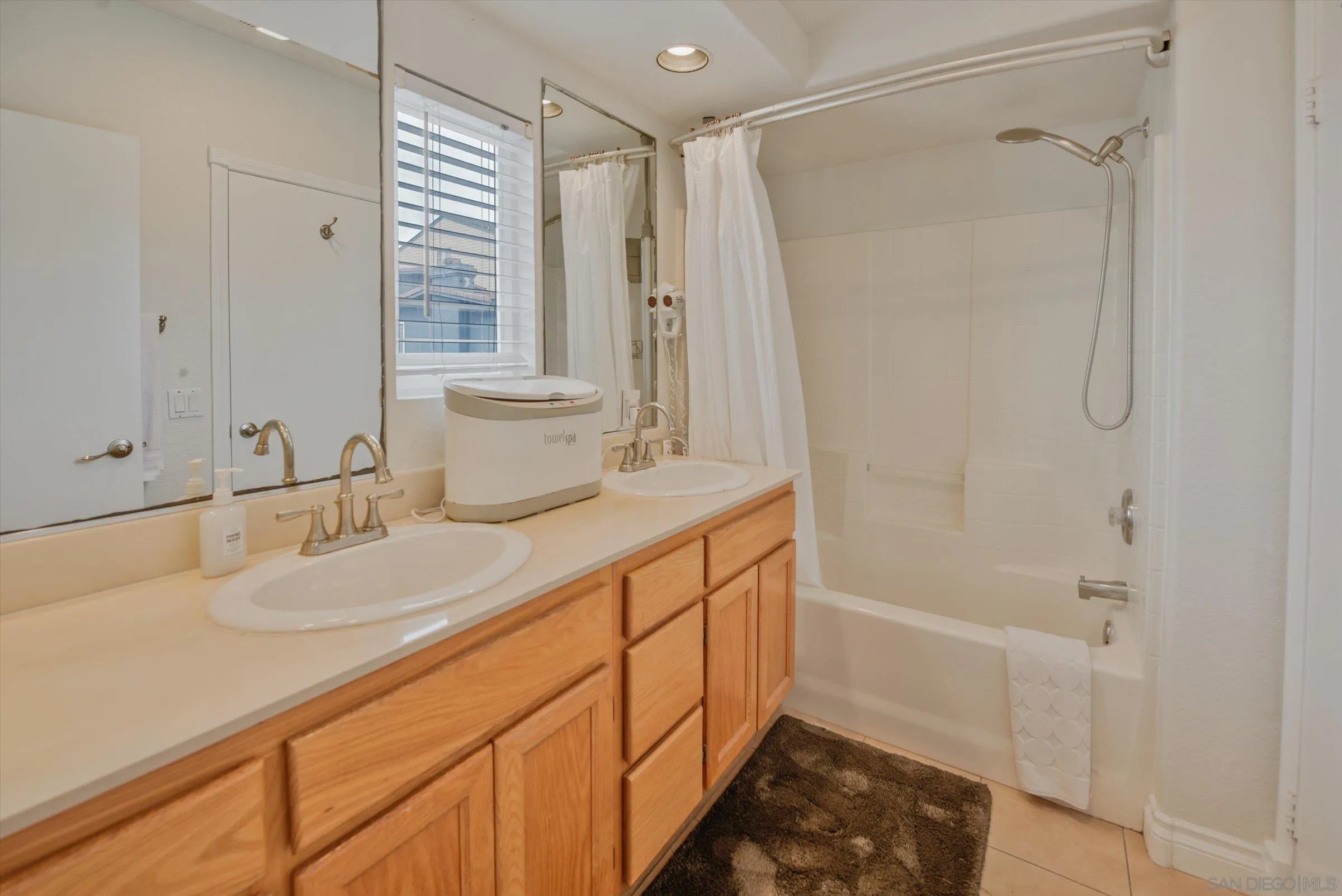 Photo #28: 250025828 Listing: Photo #28