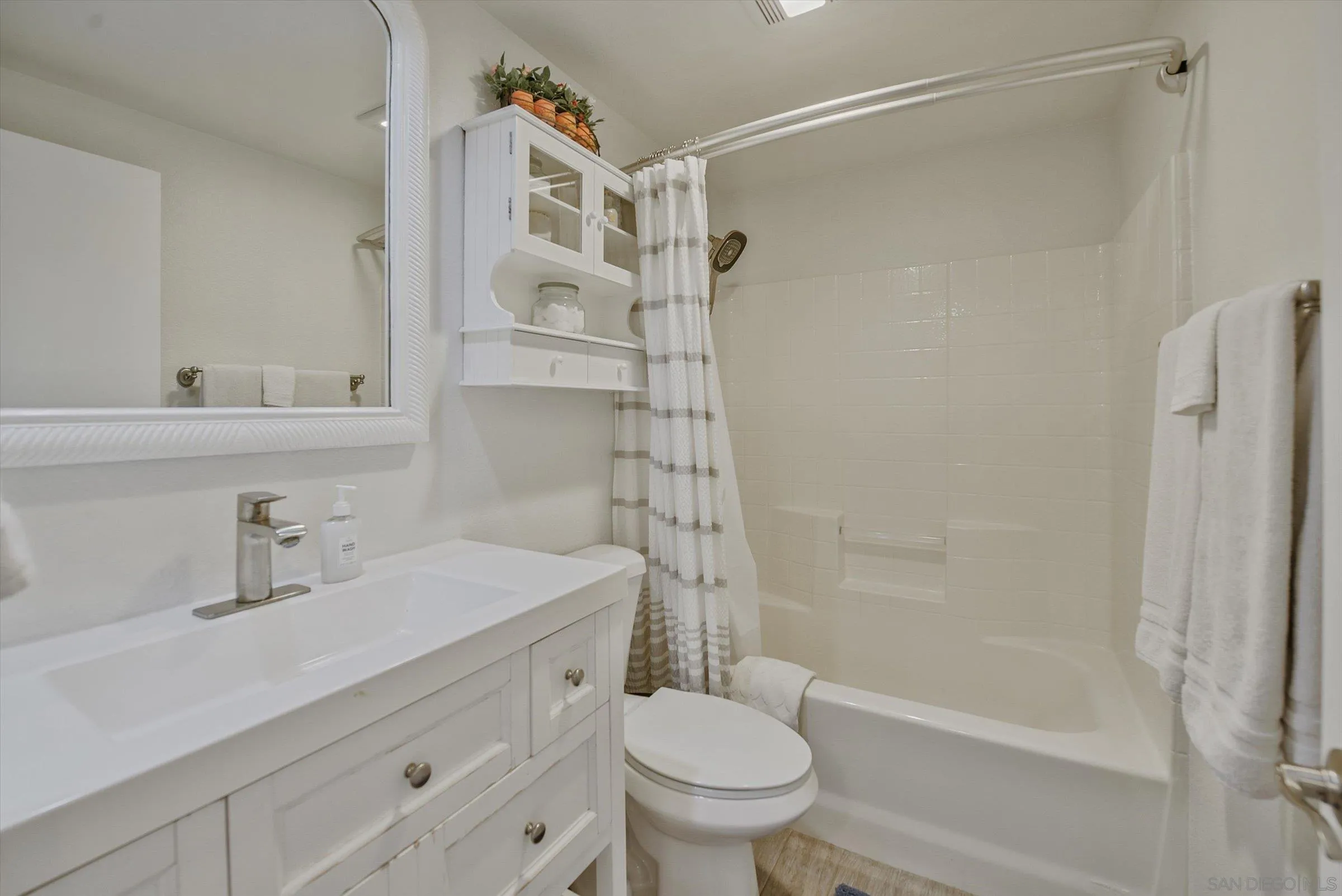 Photo #33: 250025828 Listing: Photo #33