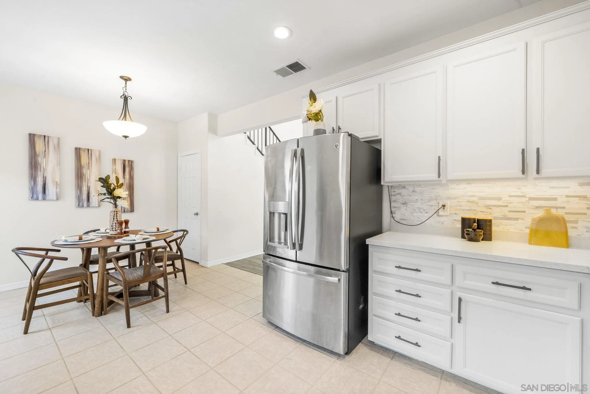 https://cdn.realtyfeed.com/cdn/127/250025861/0973f1d268978062d36a2a65f9a05e2a.webp
