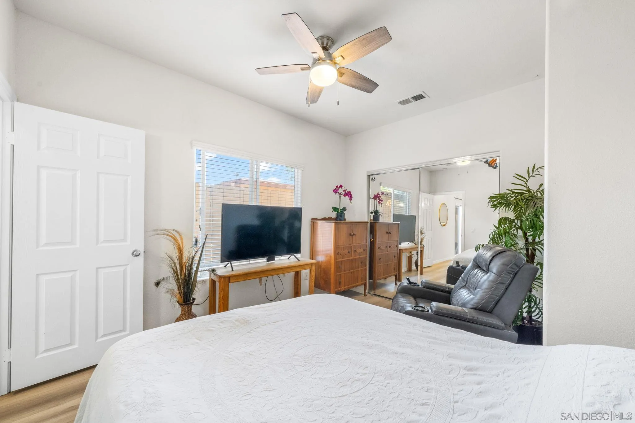 https://cdn.realtyfeed.com/cdn/127/250025861/2b344bbb67994b22d25ccb9e8c65bae9.webp