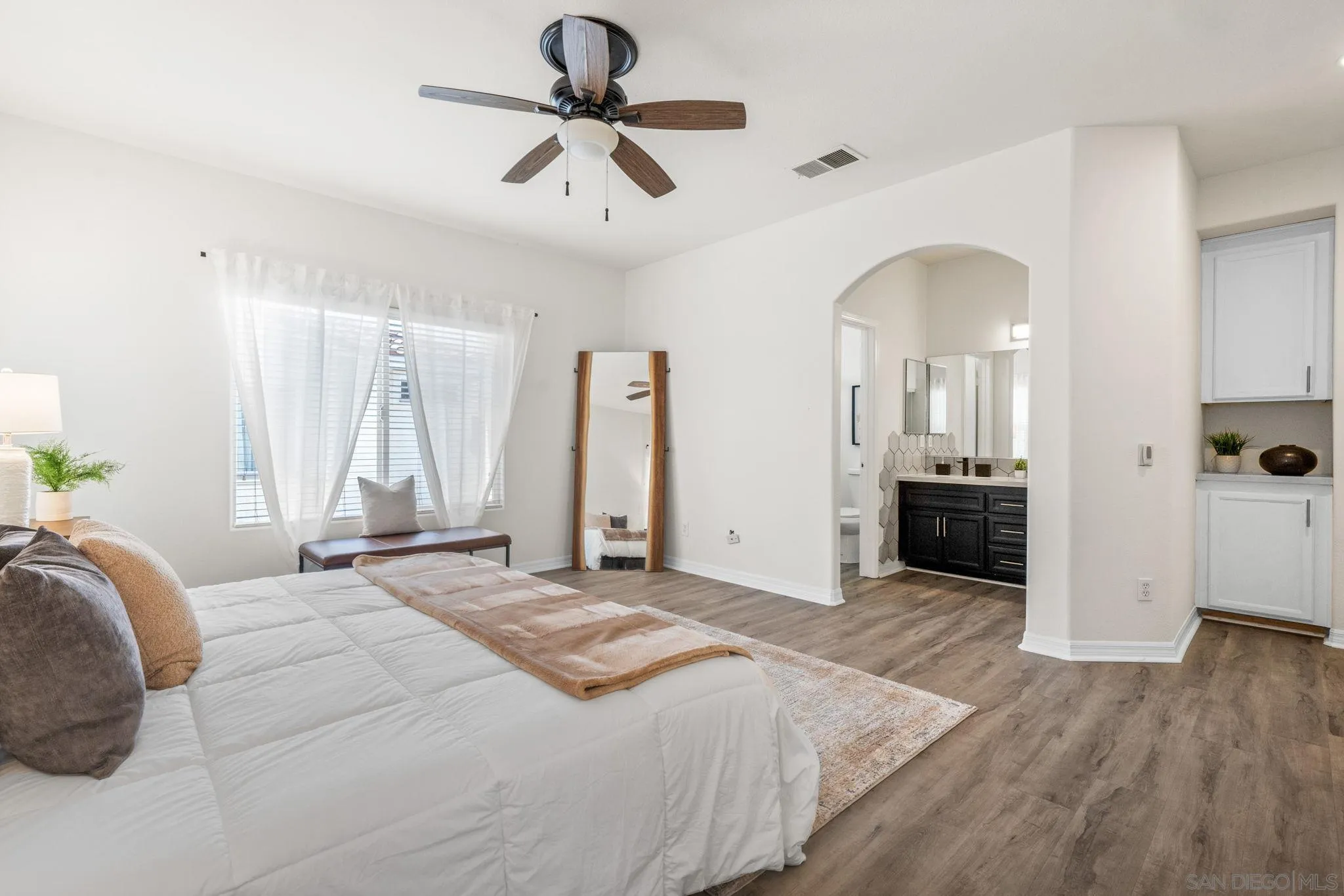 https://cdn.realtyfeed.com/cdn/127/250025861/2edffe6ab52dd62fb6737d05e109a36c.webp