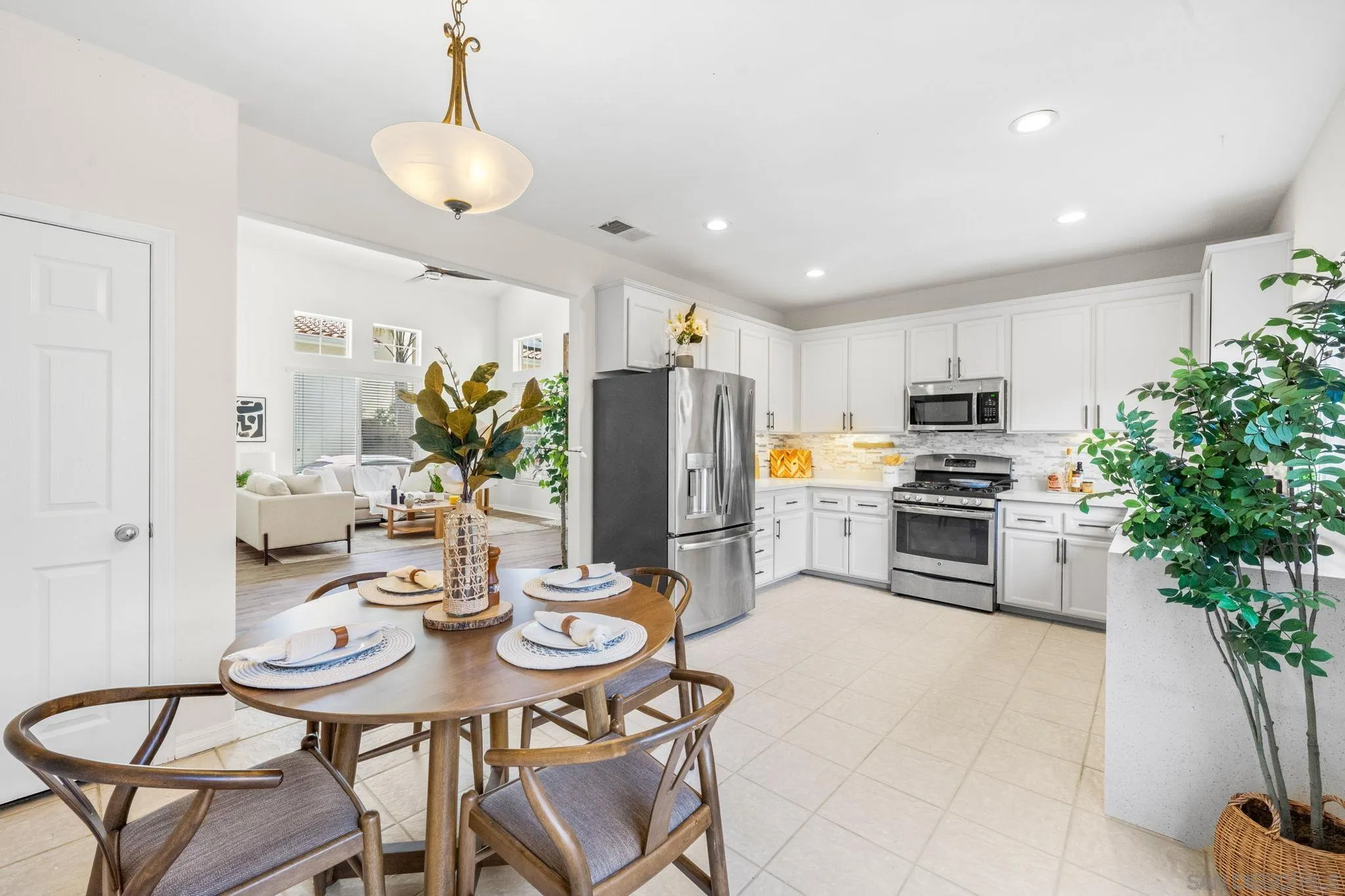https://cdn.realtyfeed.com/cdn/127/250025861/607f3c47be0c50a2d3a6cee06b5a34e1.webp