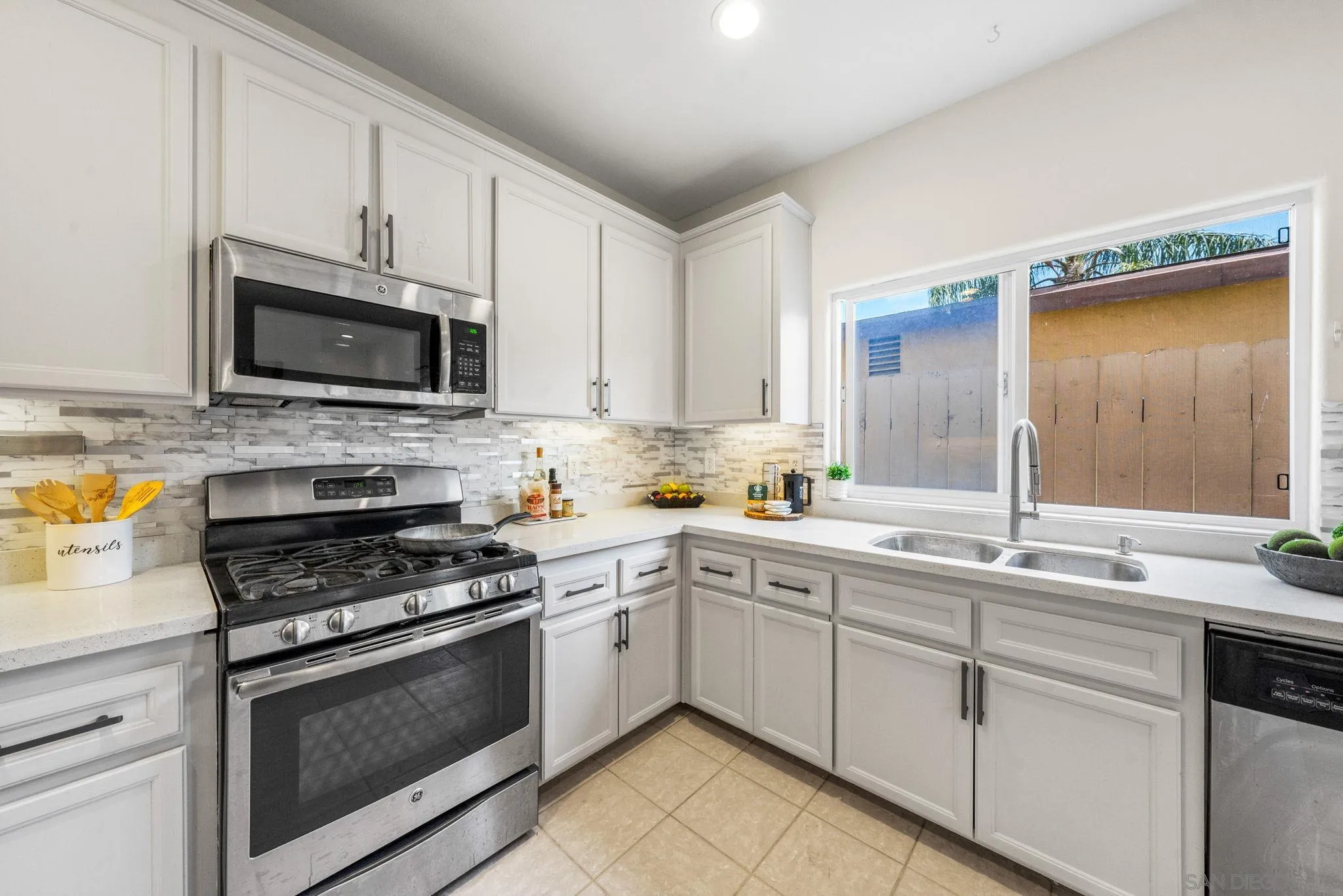 https://cdn.realtyfeed.com/cdn/127/250025861/80498e03f35f8aeefffd2a025ebdfbef.webp