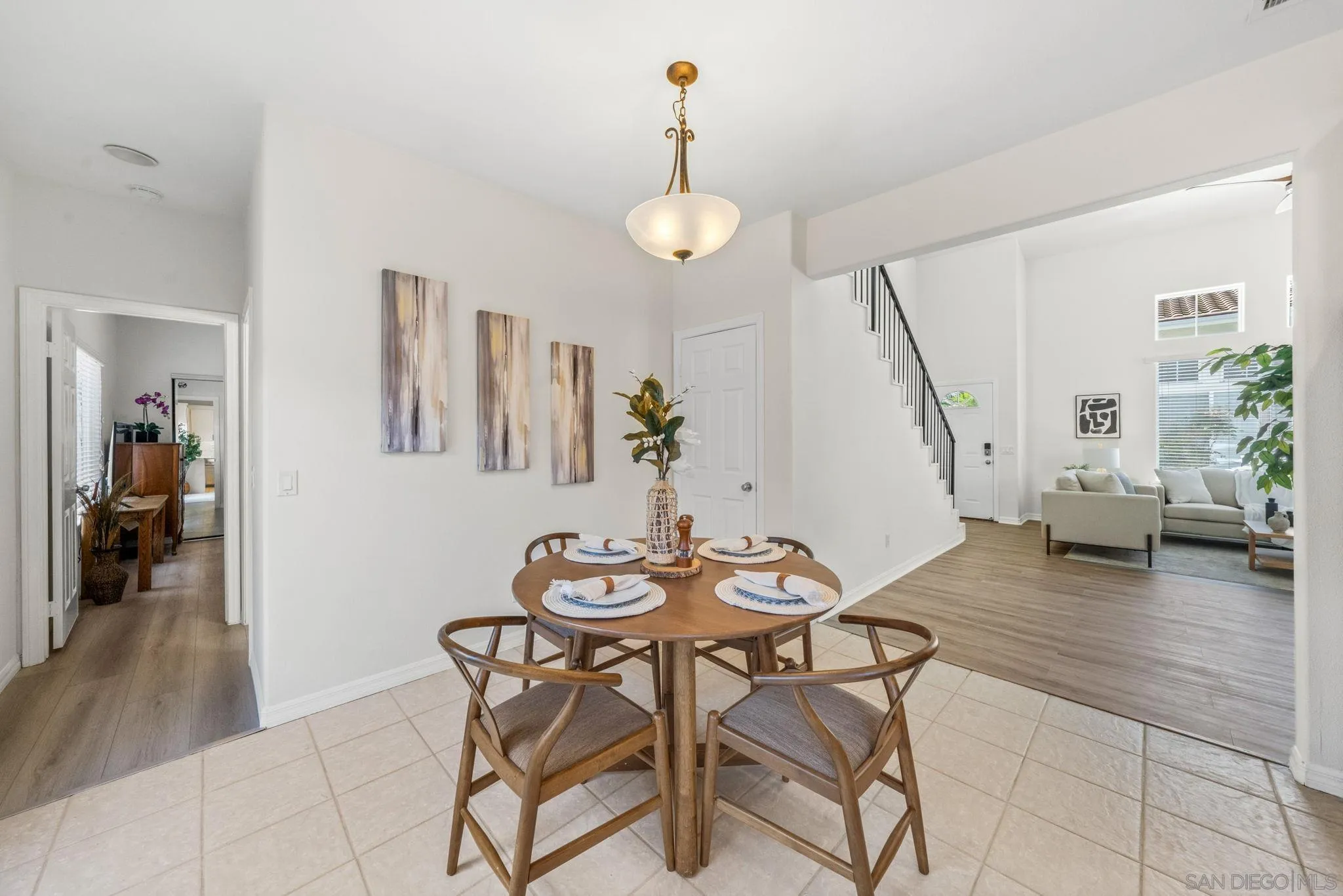 https://cdn.realtyfeed.com/cdn/127/250025861/89248c5bfd28452286598328fb76b989.webp