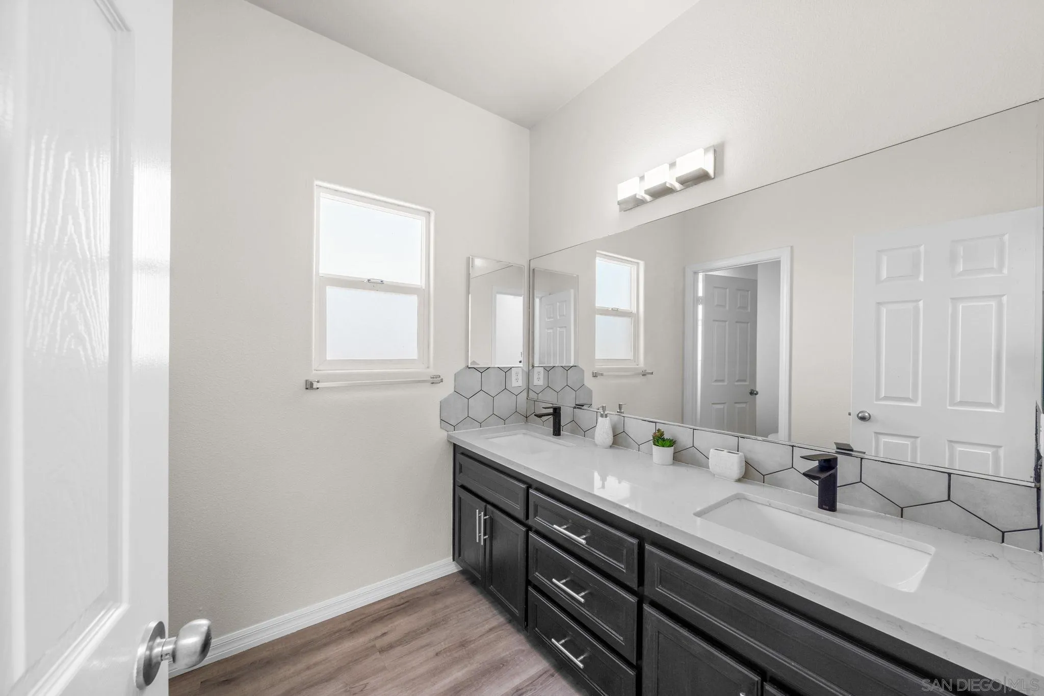 https://cdn.realtyfeed.com/cdn/127/250025861/9f641cde5592f1b53eb26ccfd591eb08.webp