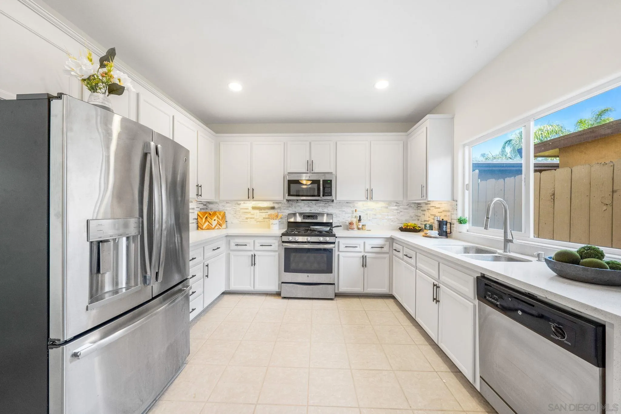 https://cdn.realtyfeed.com/cdn/127/250025861/cbd32bf033aaeb7b875593fe21e0f603.webp