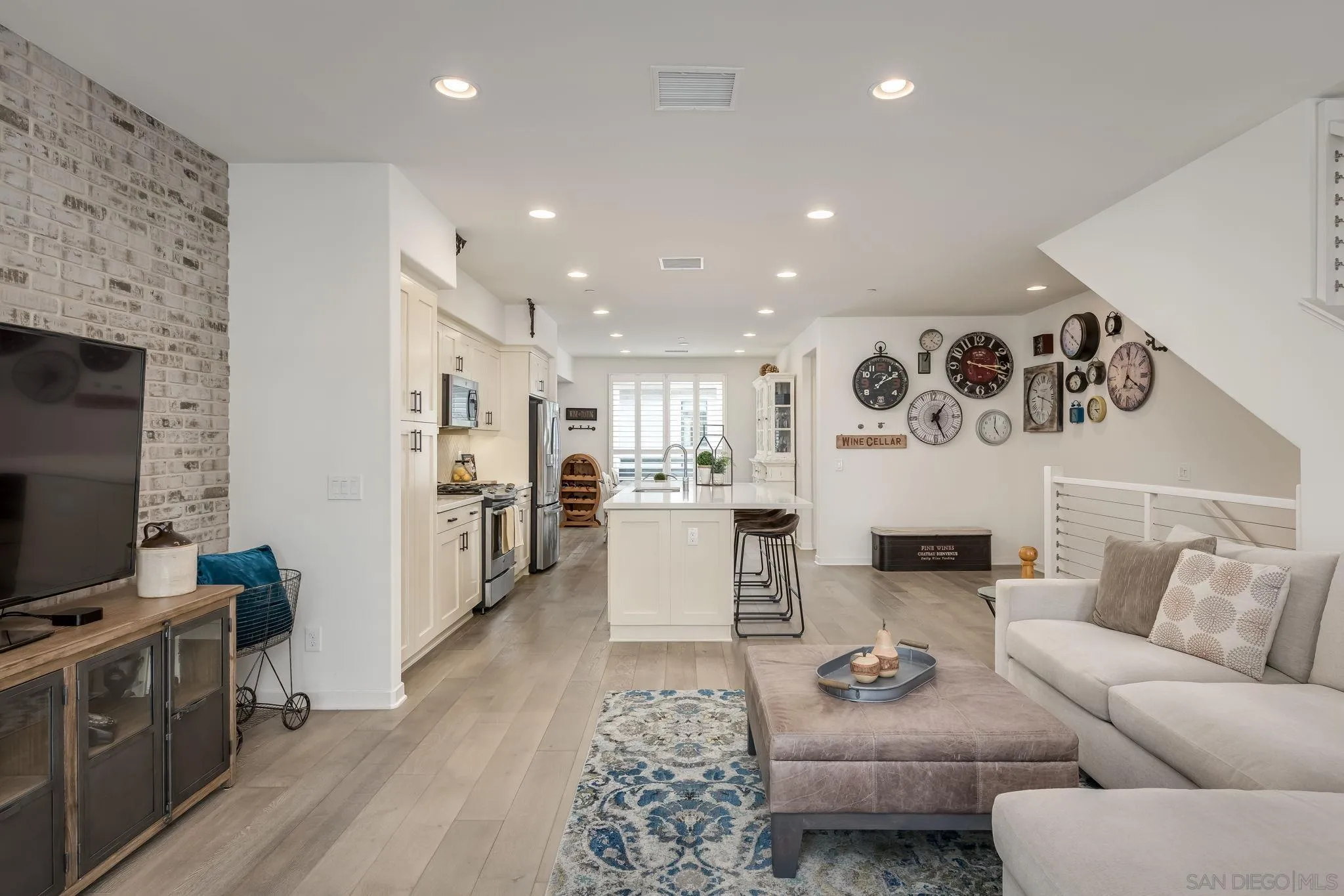 https://cdn.realtyfeed.com/cdn/127/250025925/0050c00d2992a63e4adff063cc20c8e8.webp