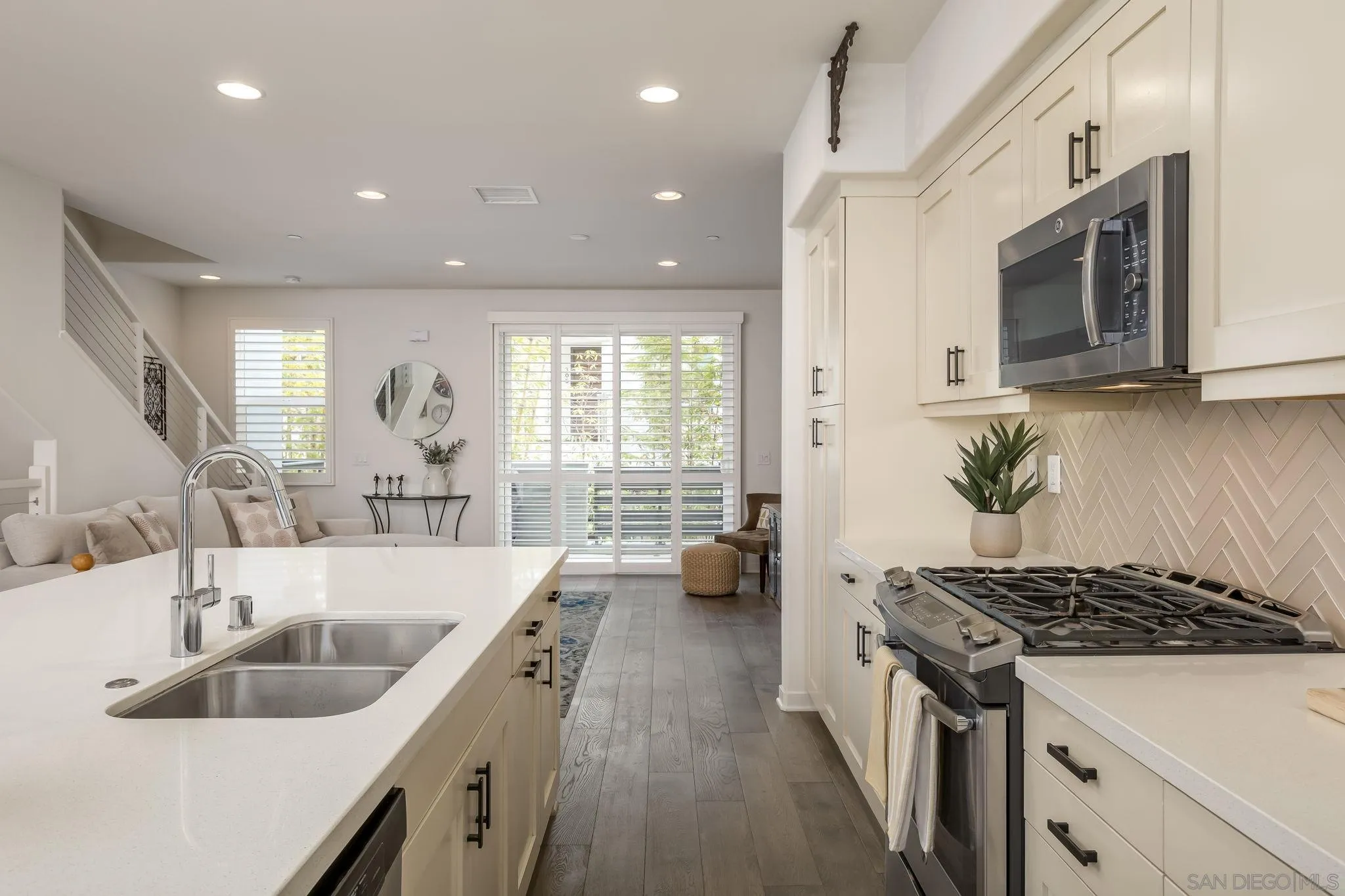 https://cdn.realtyfeed.com/cdn/127/250025925/44d616930e68bc9710f3efdb9ec67e43.webp