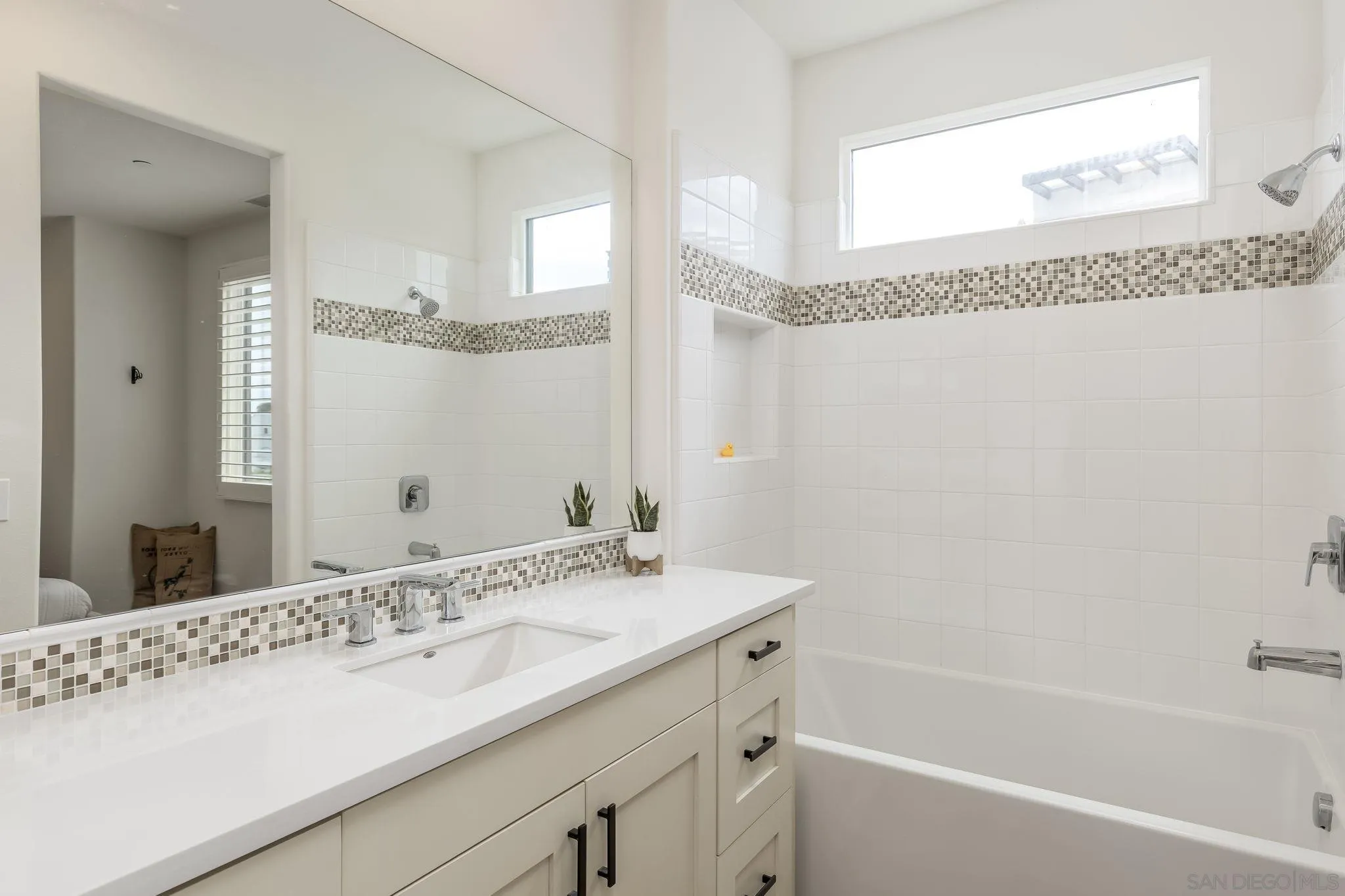 https://cdn.realtyfeed.com/cdn/127/250025925/6ed94d8fd455872949e11266032bef0d.webp